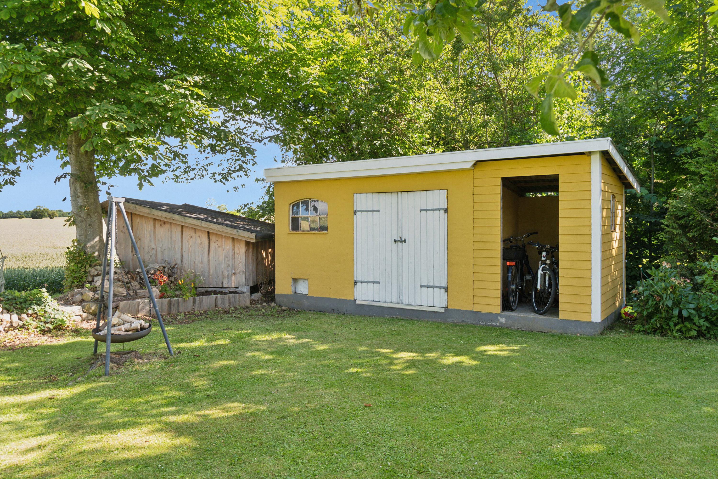 Fremhævet set fra haven billede i fuldskærmstilstand. Billede af Næsbyskovvej 15, Næsbyskov, 4200 Slagelse