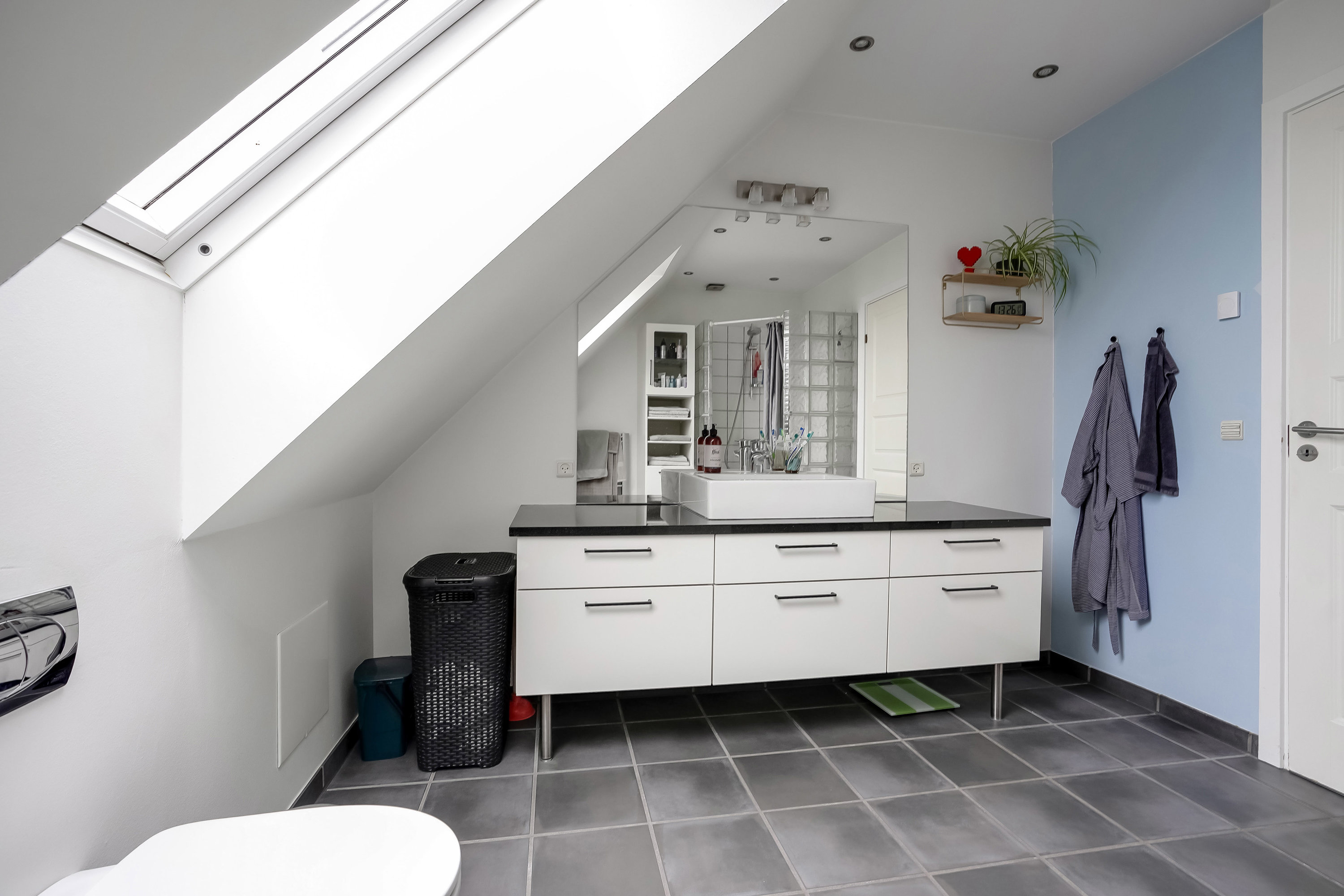 Fremhævet badeværelse billede i fuldskærmstilstand. Billede af Ærøvænget 24, 5500 Middelfart