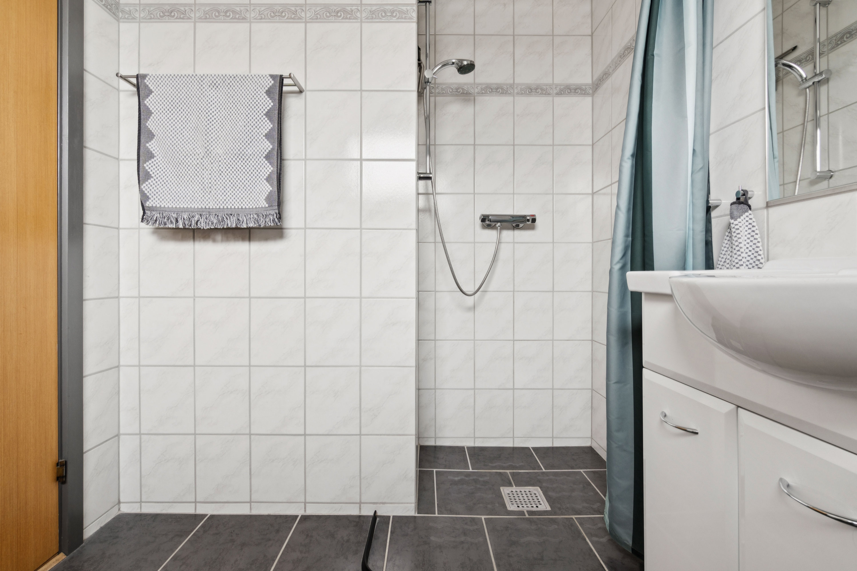 Fremhævet badeværelse billede i fuldskærmstilstand. Billede af Trenevej 4, Dybbøl, 6400 Sønderborg