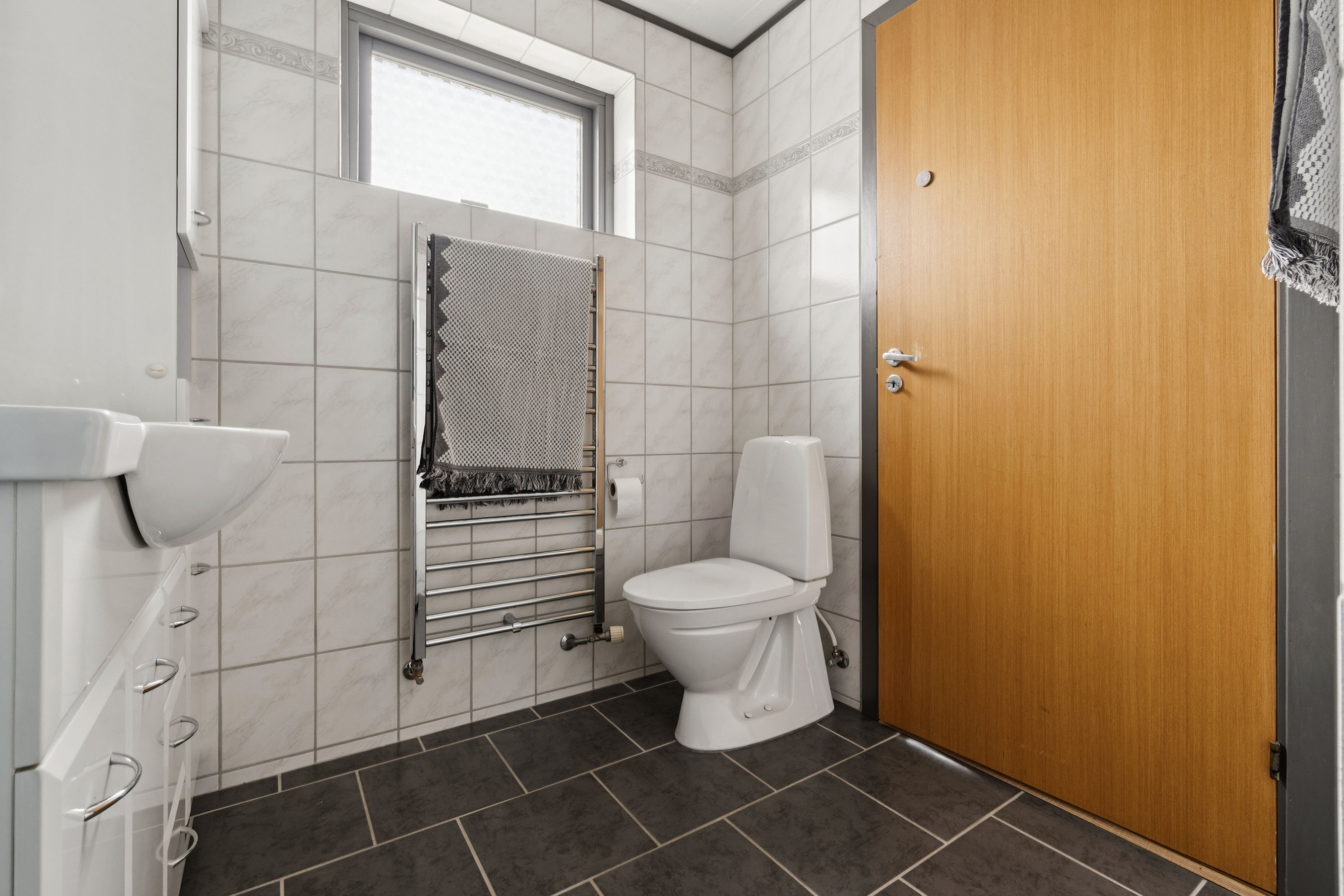 Fremhævet badeværelse billede i fuldskærmstilstand. Billede af Trenevej 4, Dybbøl, 6400 Sønderborg