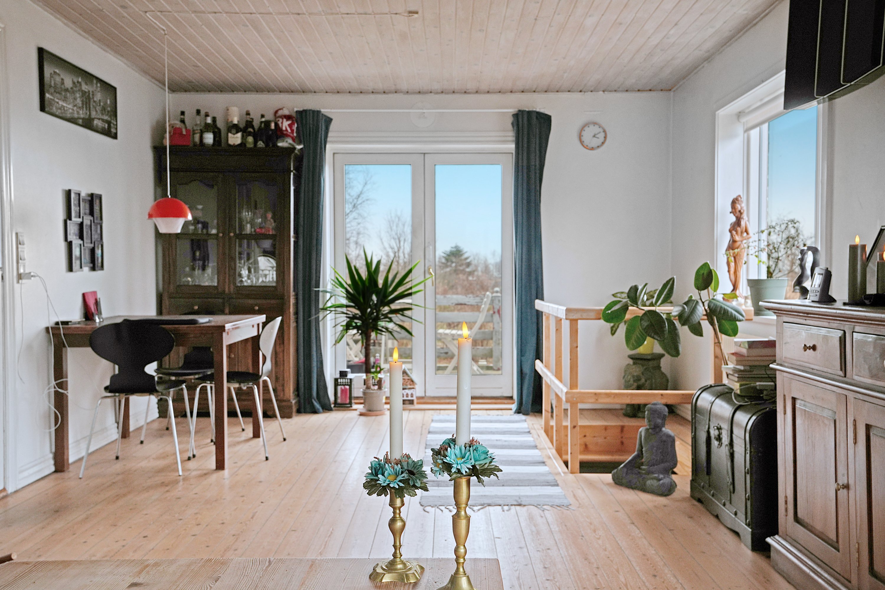 Fremhævet stue billede i fuldskærmstilstand. Billede af Østerlyngvej 28, 4500 Nykøbing Sj