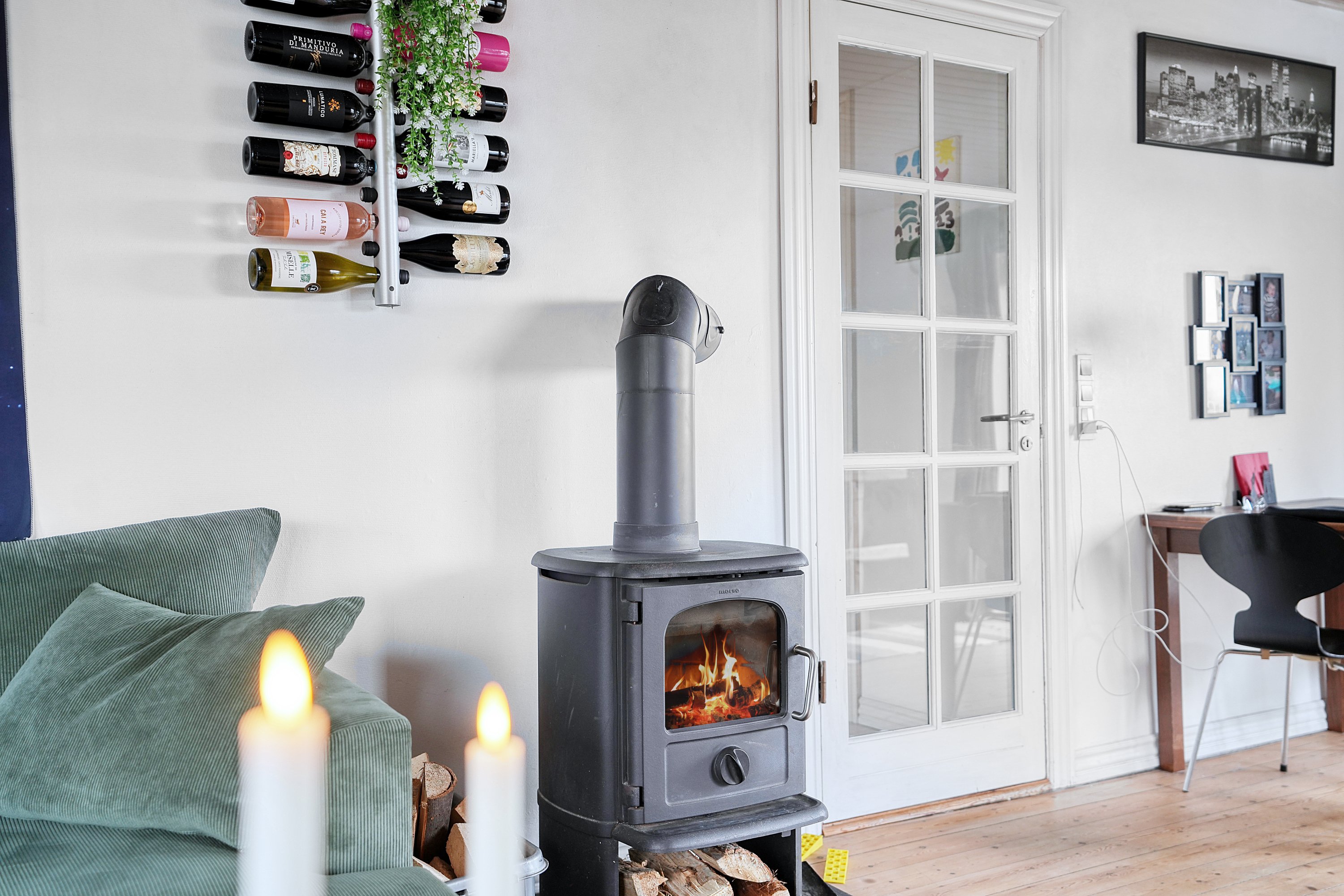 Fremhævet stue billede i fuldskærmstilstand. Billede af Østerlyngvej 28, 4500 Nykøbing Sj