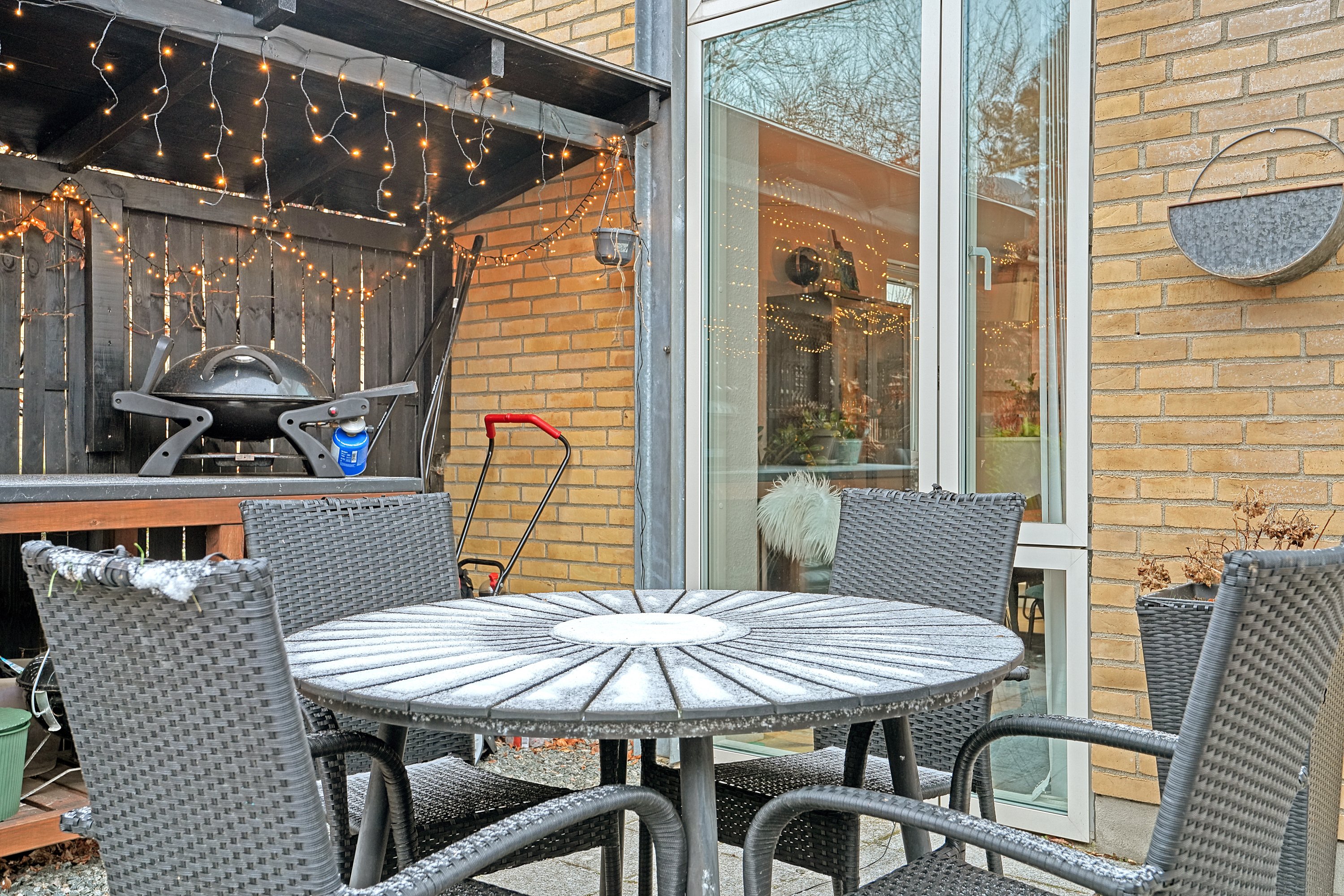 Fremhævet terrasse billede i fuldskærmstilstand. Billede af P.C Müllers Have 2, 4300 Holbæk