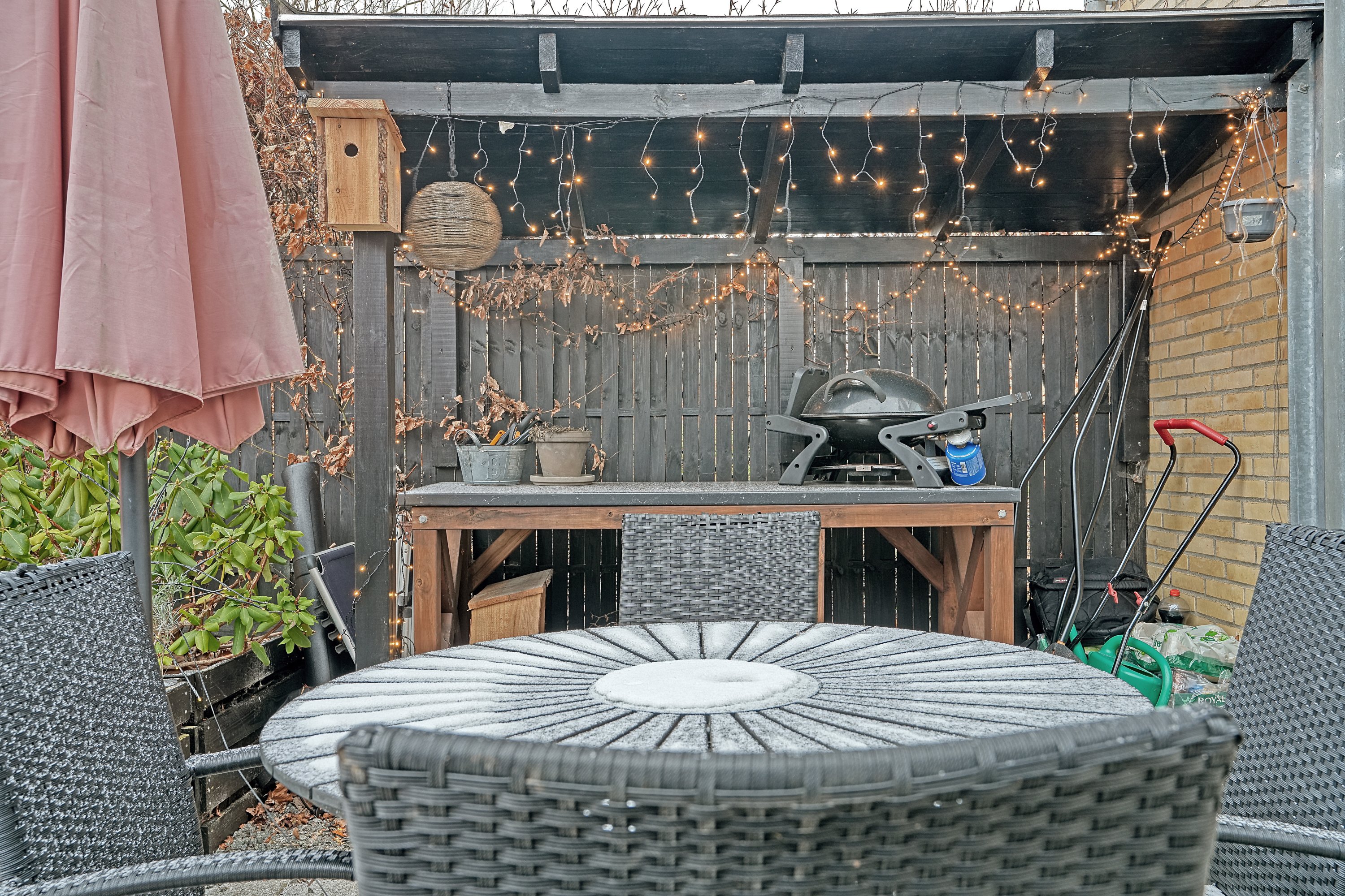 Fremhævet terrasse billede i fuldskærmstilstand. Billede af P.C Müllers Have 2, 4300 Holbæk