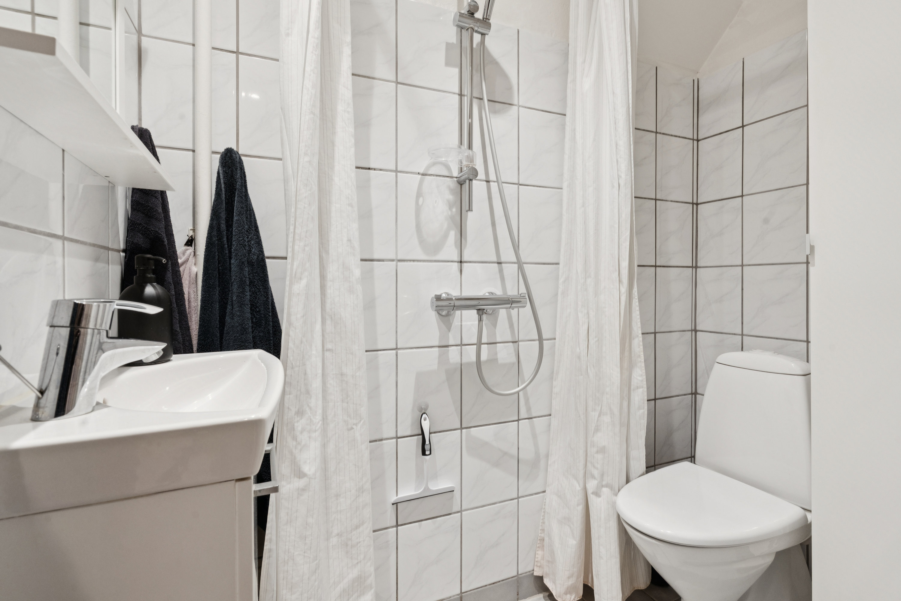 Fremhævet badeværelse billede i fuldskærmstilstand. Billede af Willemoesgade 8, 2. th., 9000 Aalborg