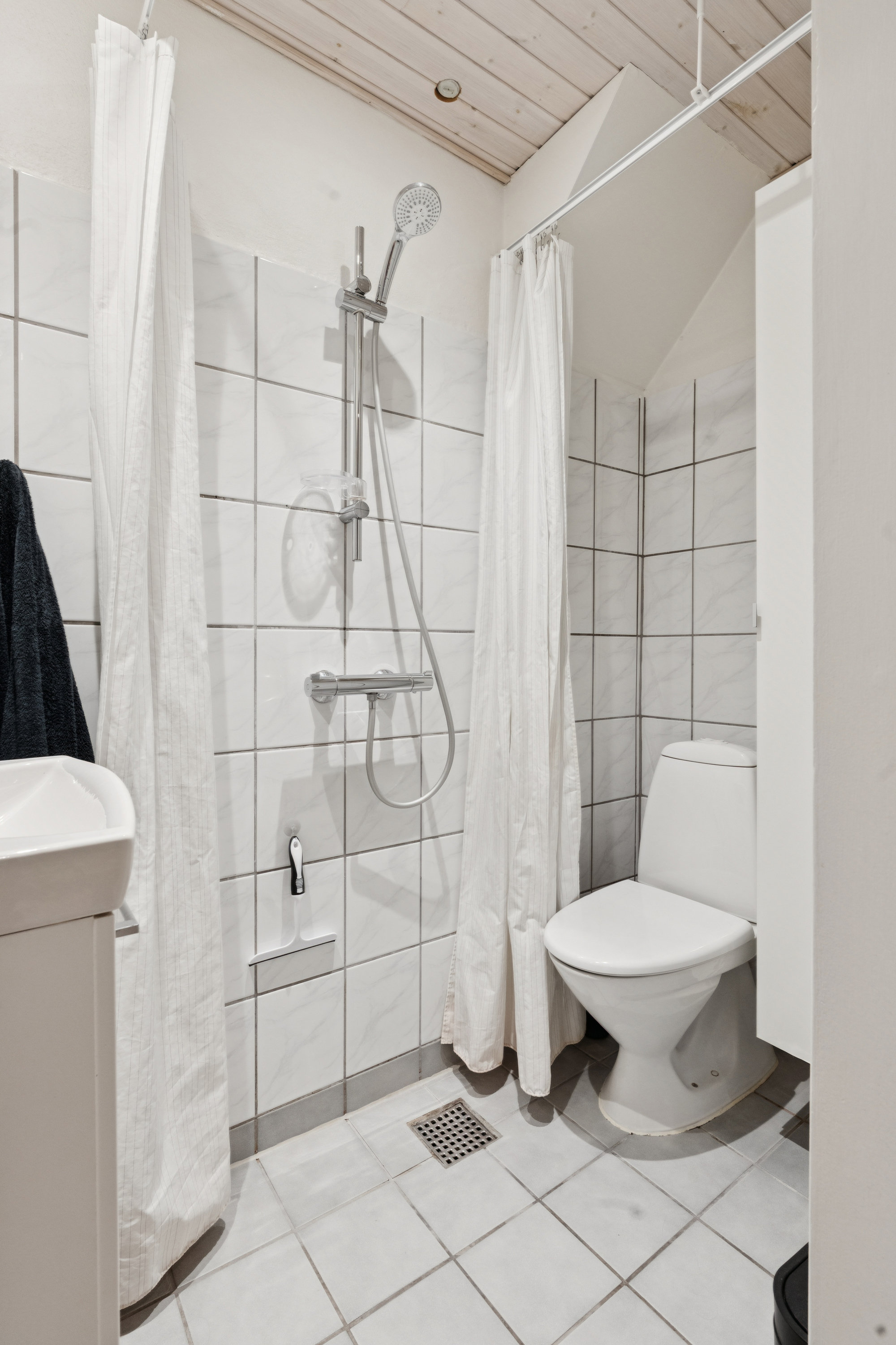 Fremhævet badeværelse billede i fuldskærmstilstand. Billede af Willemoesgade 8, 2. th., 9000 Aalborg