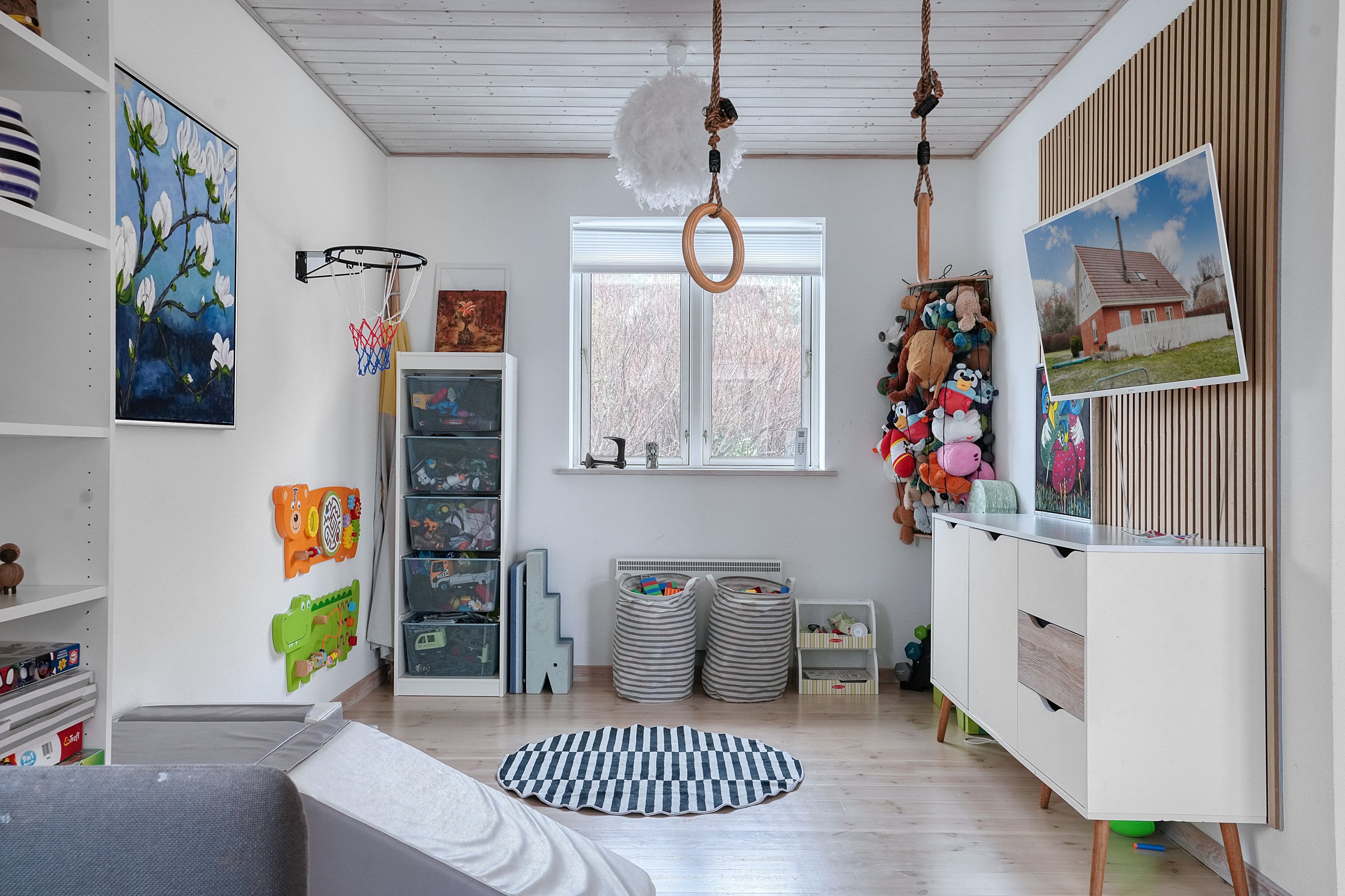 Fremhævet stue billede i fuldskærmstilstand. Billede af Hedelyngen 3, 4573 Højby