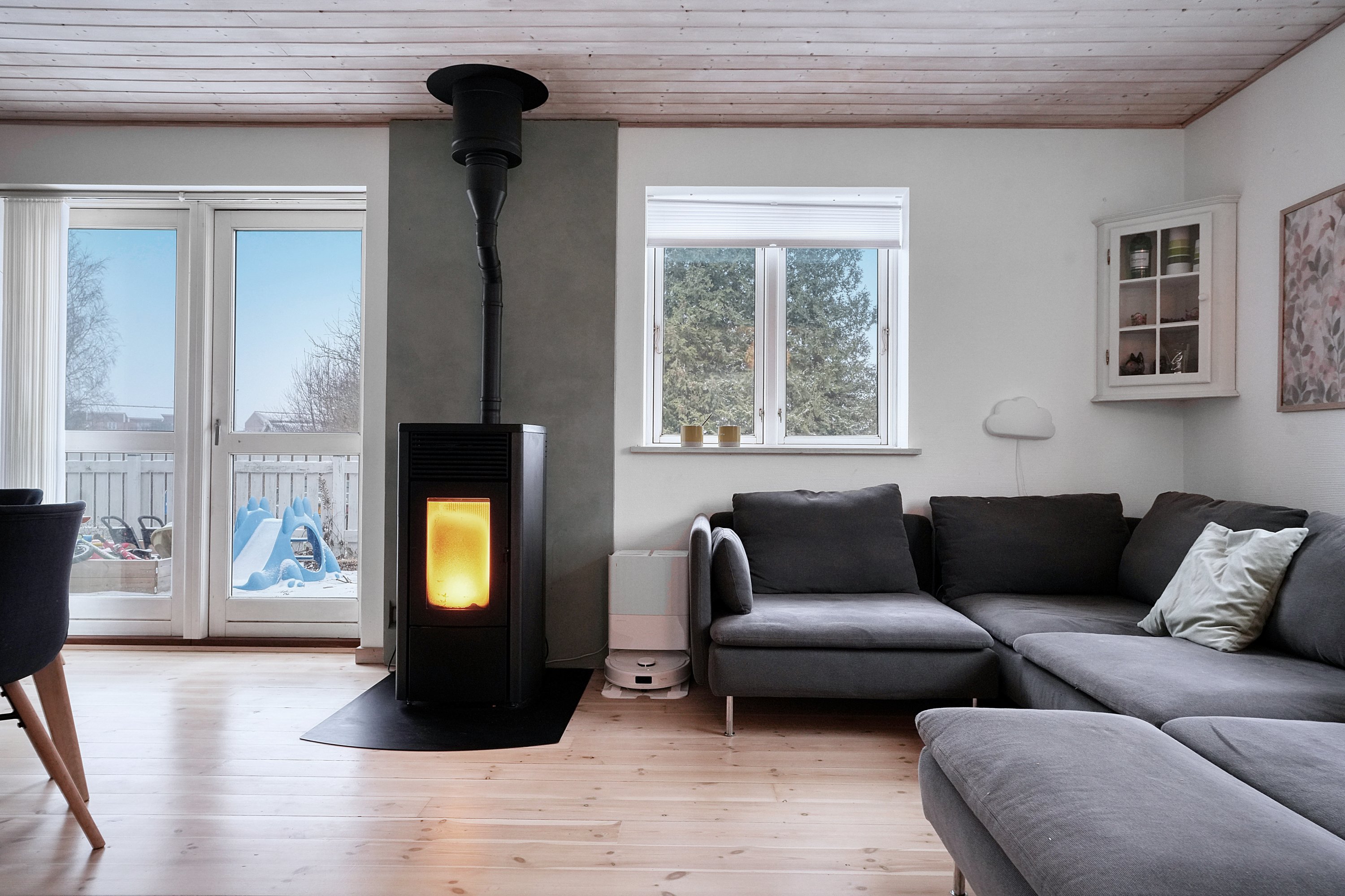 Fremhævet stue billede i fuldskærmstilstand. Billede af Hedelyngen 3, 4573 Højby