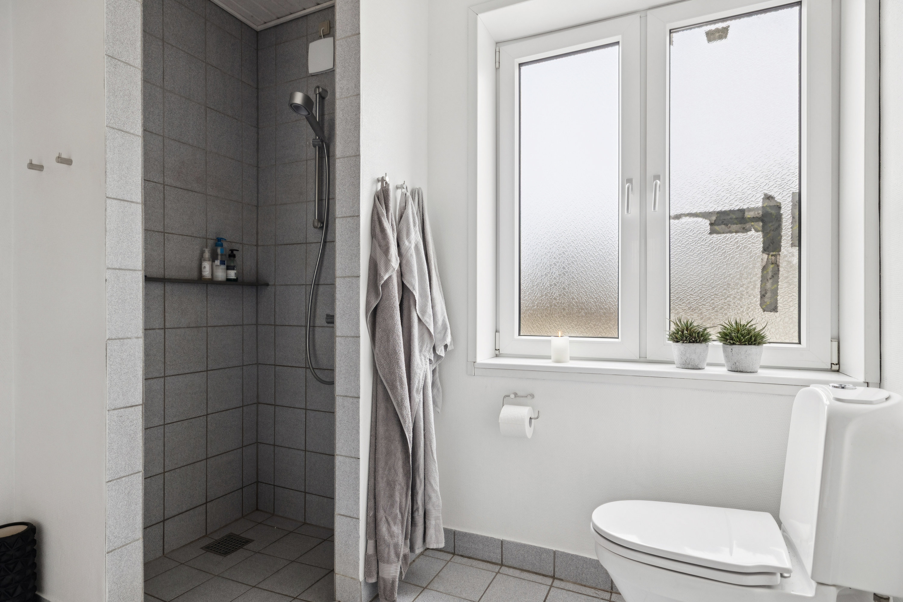 Fremhævet badeværelse billede i fuldskærmstilstand. Billede af Hannerupvej 209, 9500 Hobro