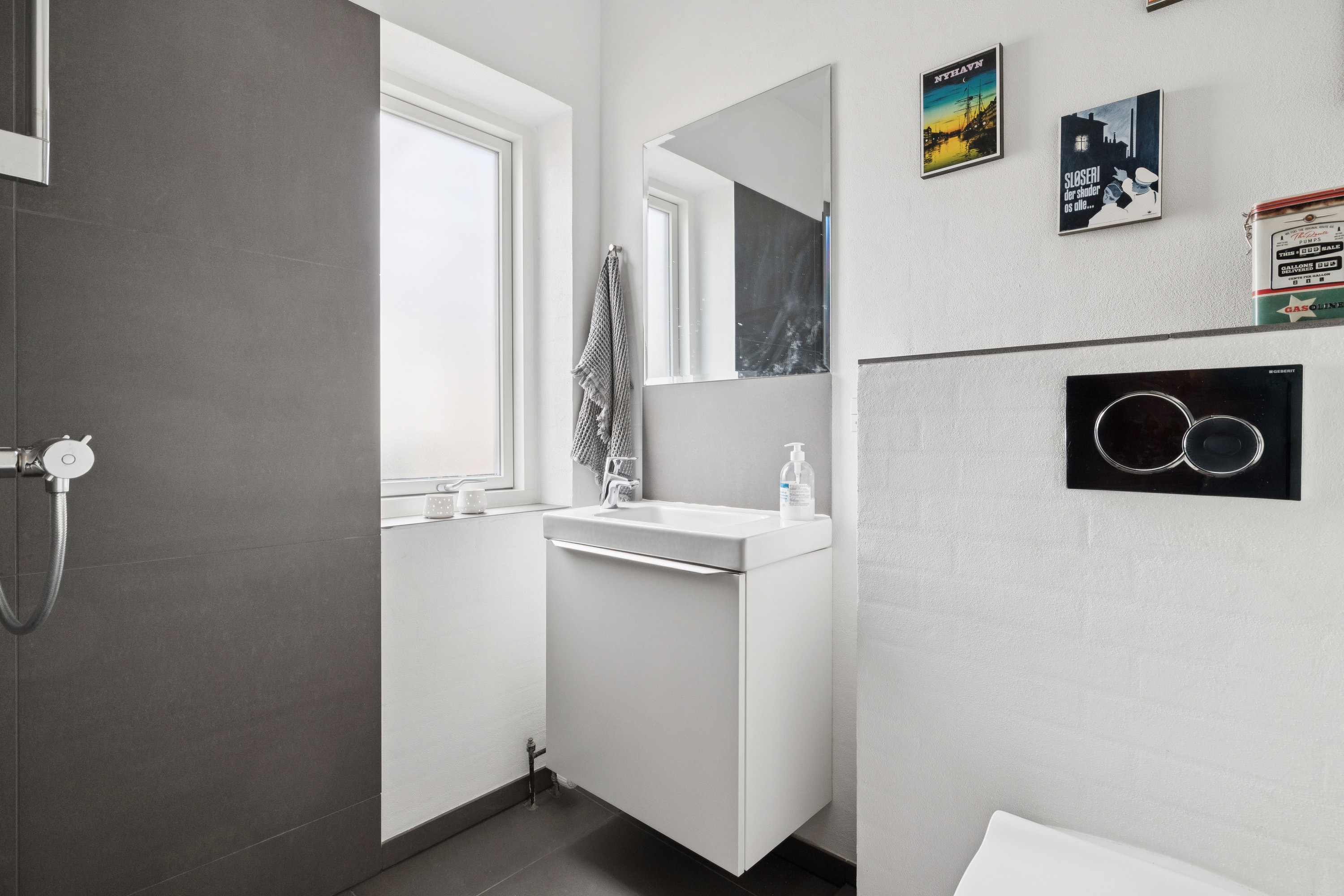 Fremhævet badeværelse billede i fuldskærmstilstand. Billede af Hannerupvej 209, 9500 Hobro