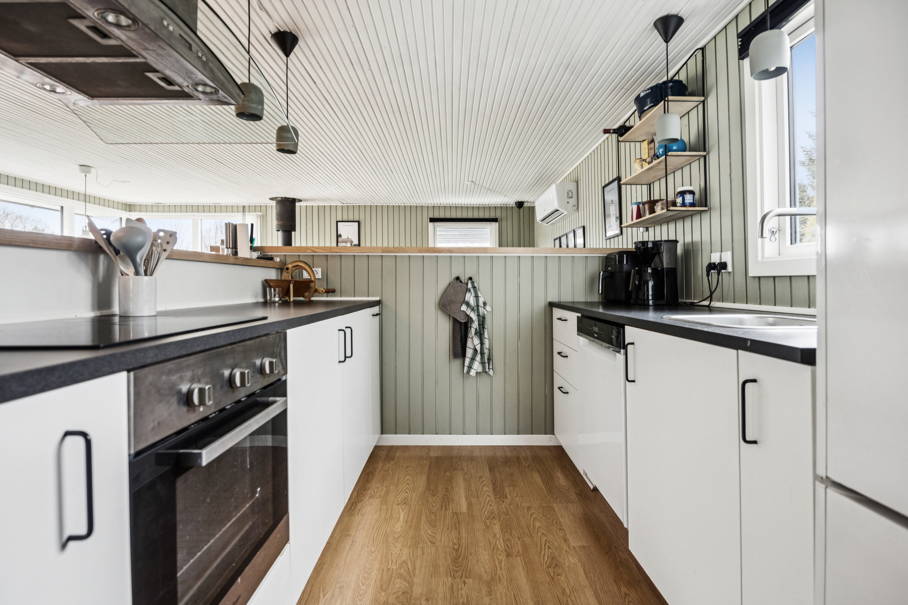 Fremhævet køkken billede i fuldskærmstilstand. Billede af Slyngelen 11, Hou, 9370 Hals