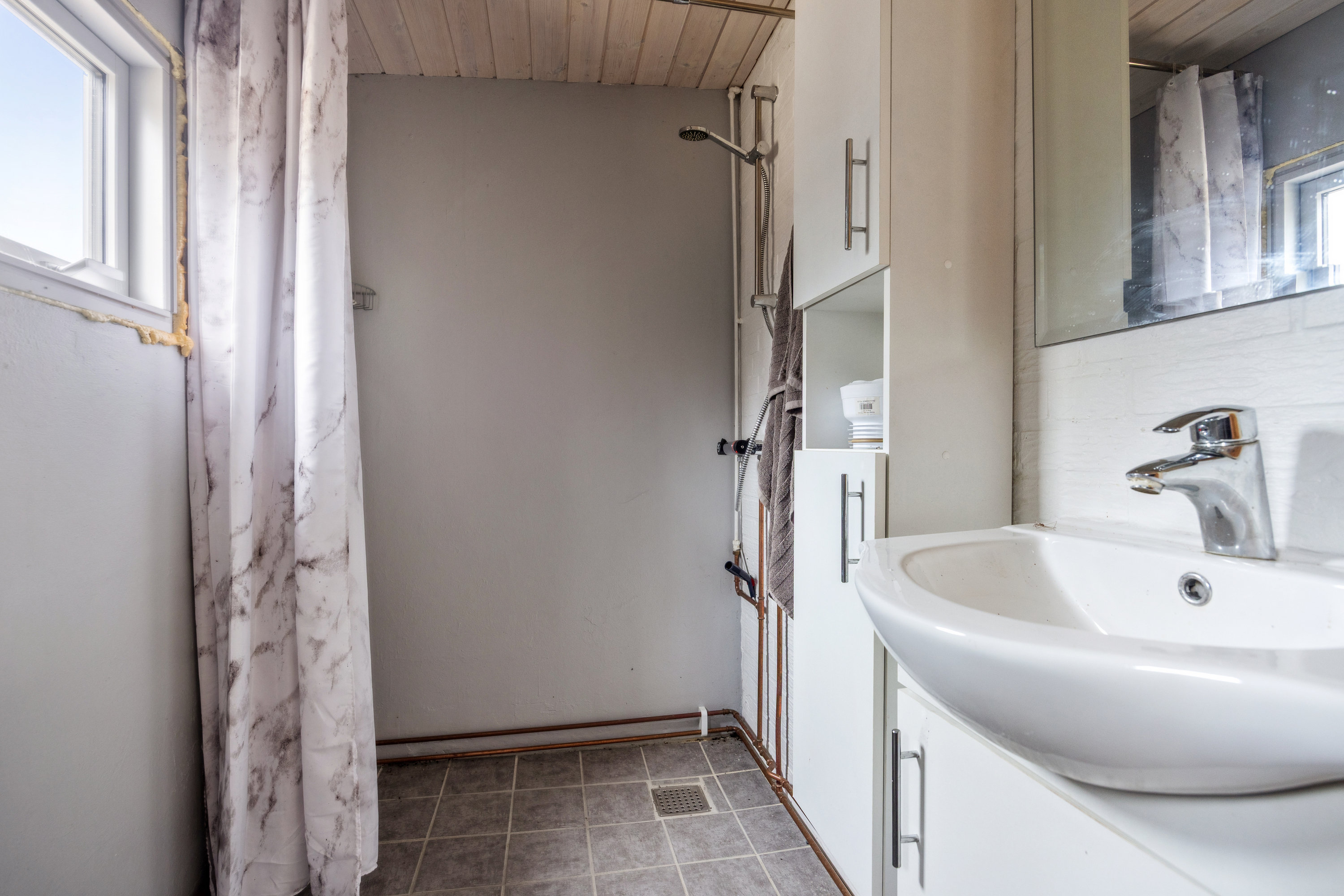 Fremhævet badeværelse billede i fuldskærmstilstand. Billede af Hou Vest 57, Hou, 9370 Hals