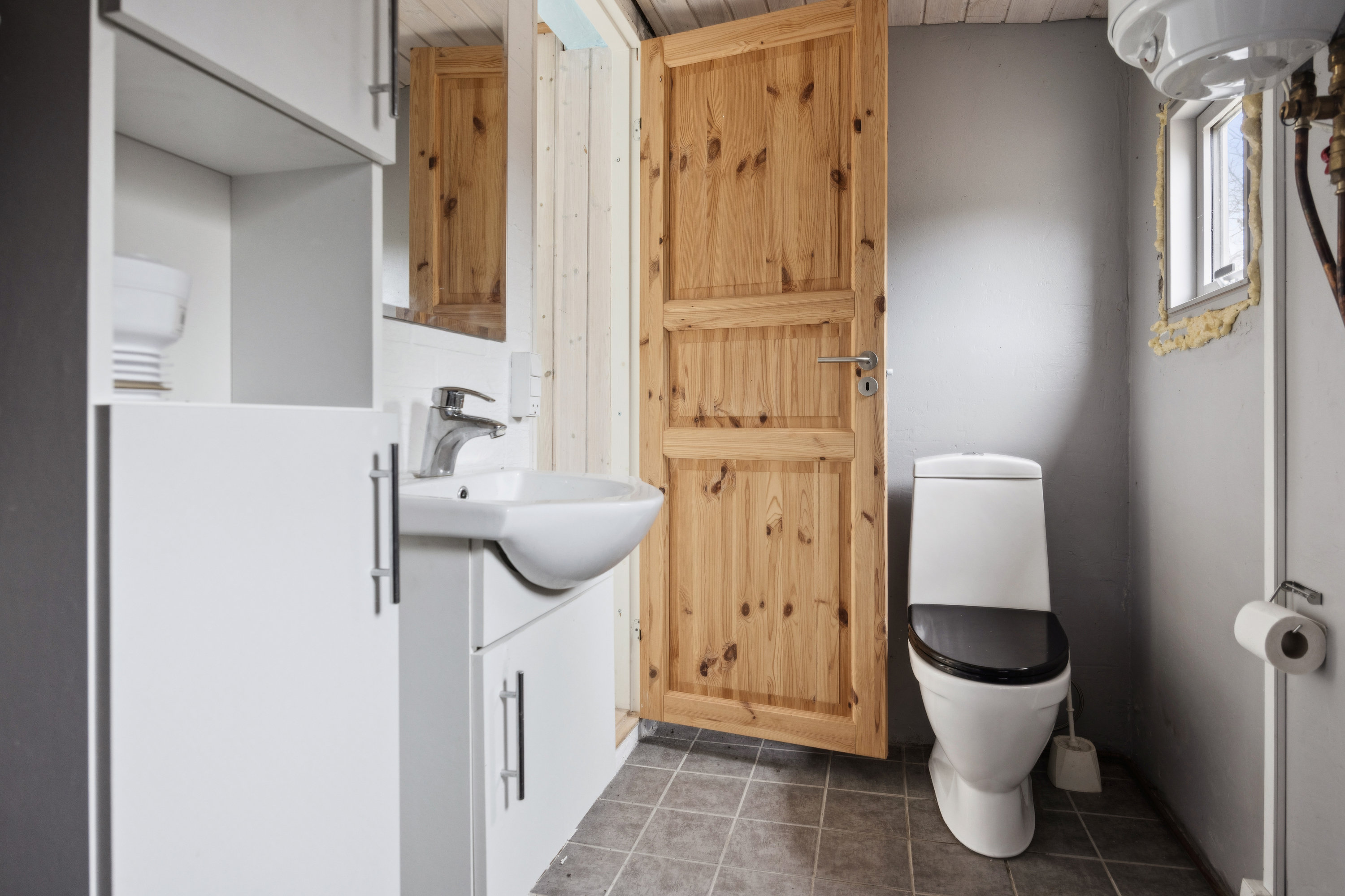 Fremhævet badeværelse billede i fuldskærmstilstand. Billede af Hou Vest 57, Hou, 9370 Hals