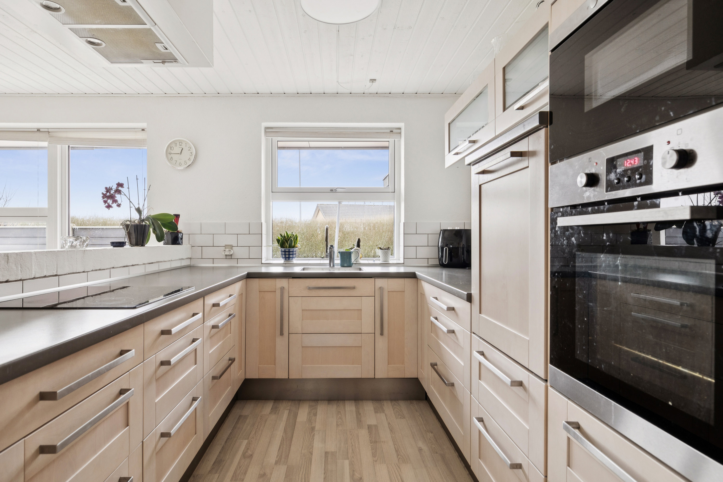 Fremhævet køkken billede i fuldskærmstilstand. Billede af Morbærvej 3, 9500 Hobro