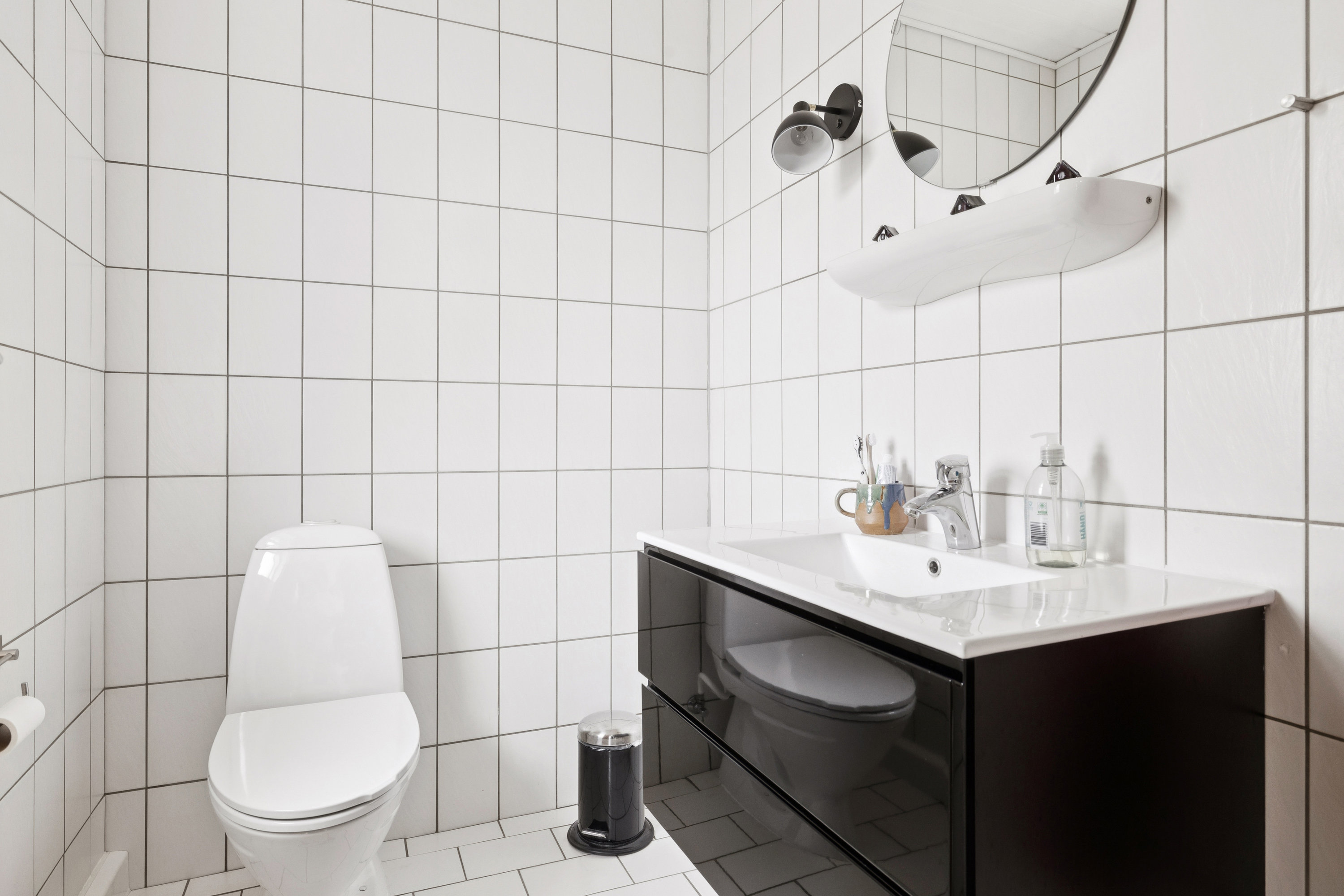 Fremhævet toilet billede i fuldskærmstilstand. Billede af Morbærvej 3, 9500 Hobro