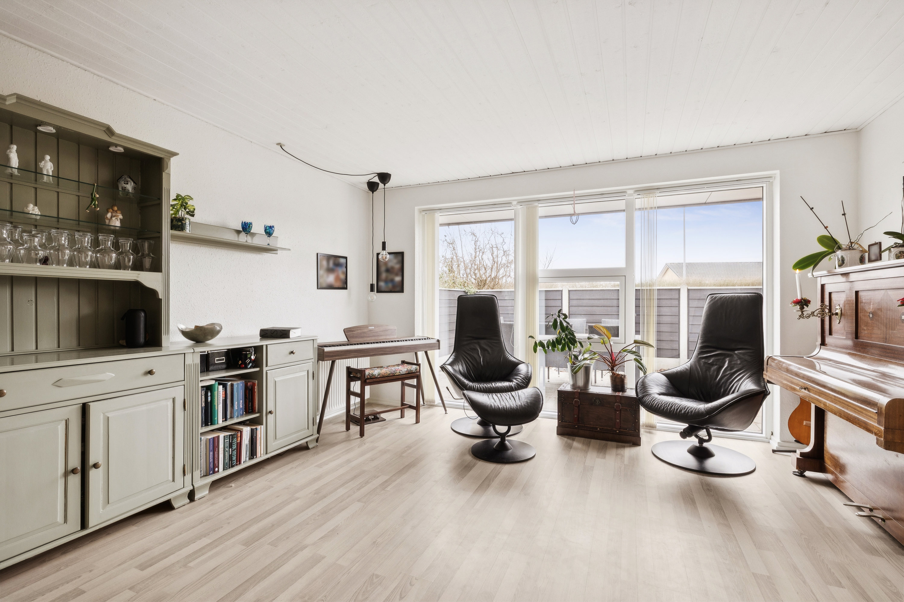 Fremhævet stue billede i fuldskærmstilstand. Billede af Morbærvej 3, 9500 Hobro