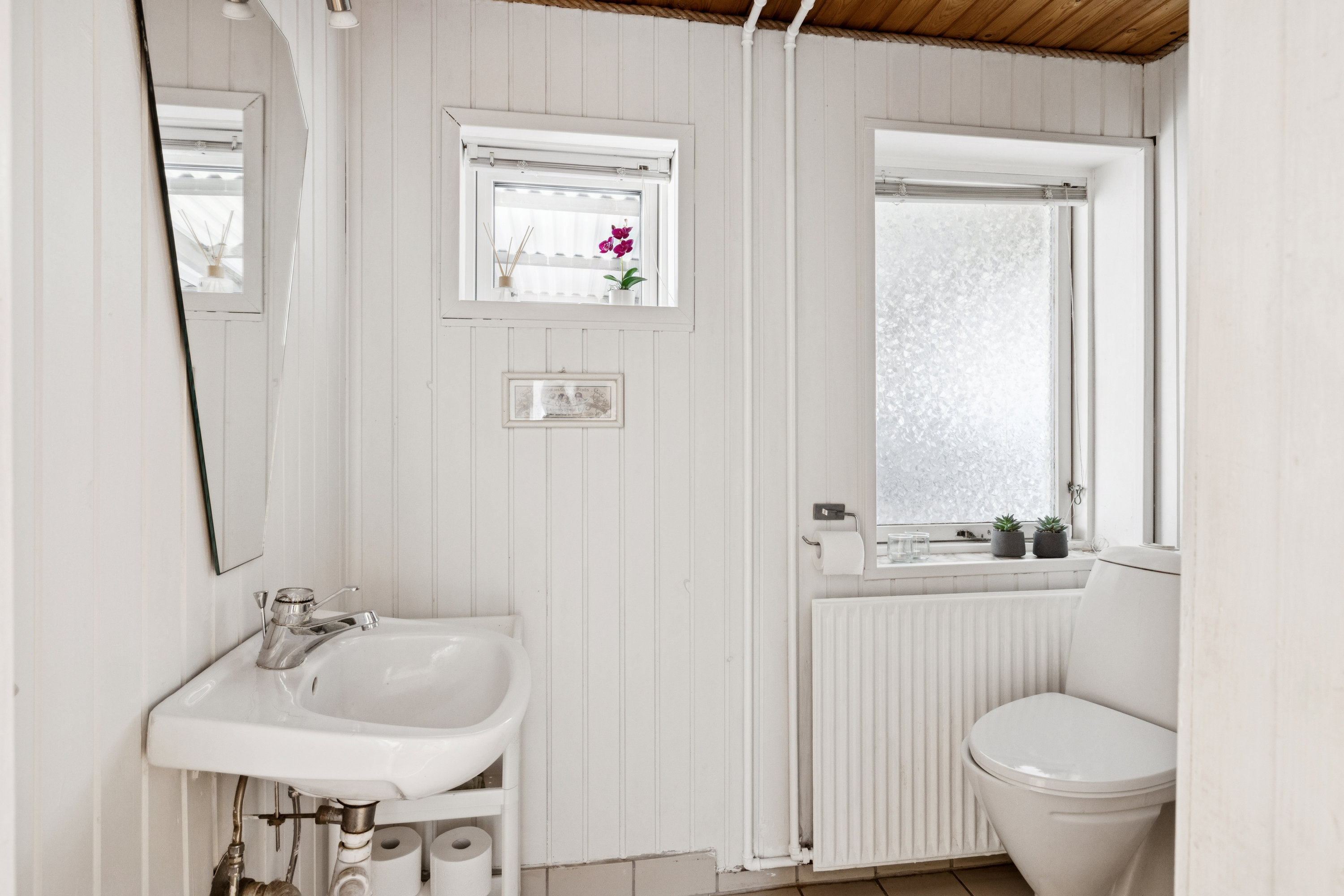 Fremhævet badeværelse billede i fuldskærmstilstand. Billede af Kjærgårdsvej 3, Sparkær, 8800 Viborg