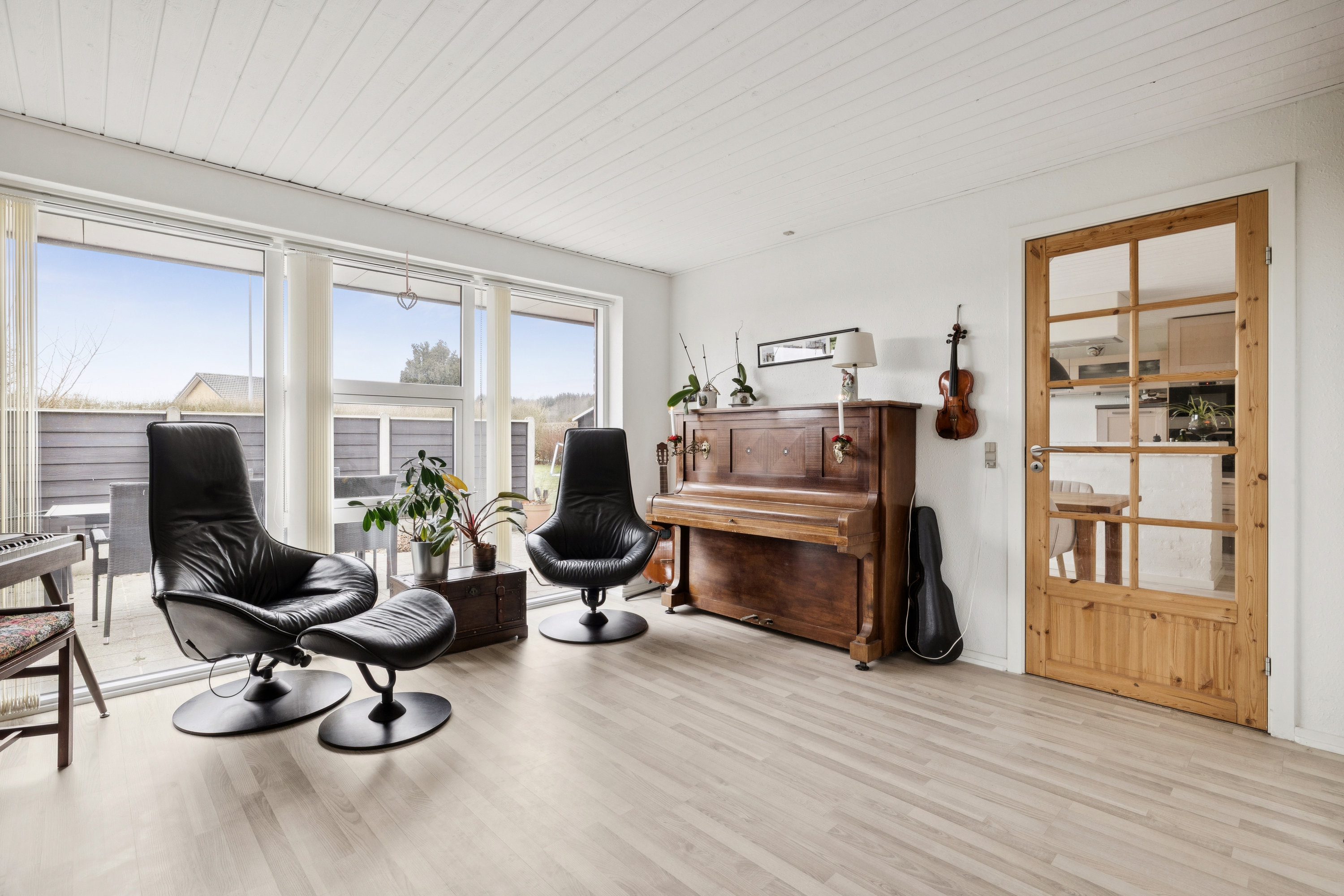 Fremhævet stue billede i fuldskærmstilstand. Billede af Morbærvej 3, 9500 Hobro