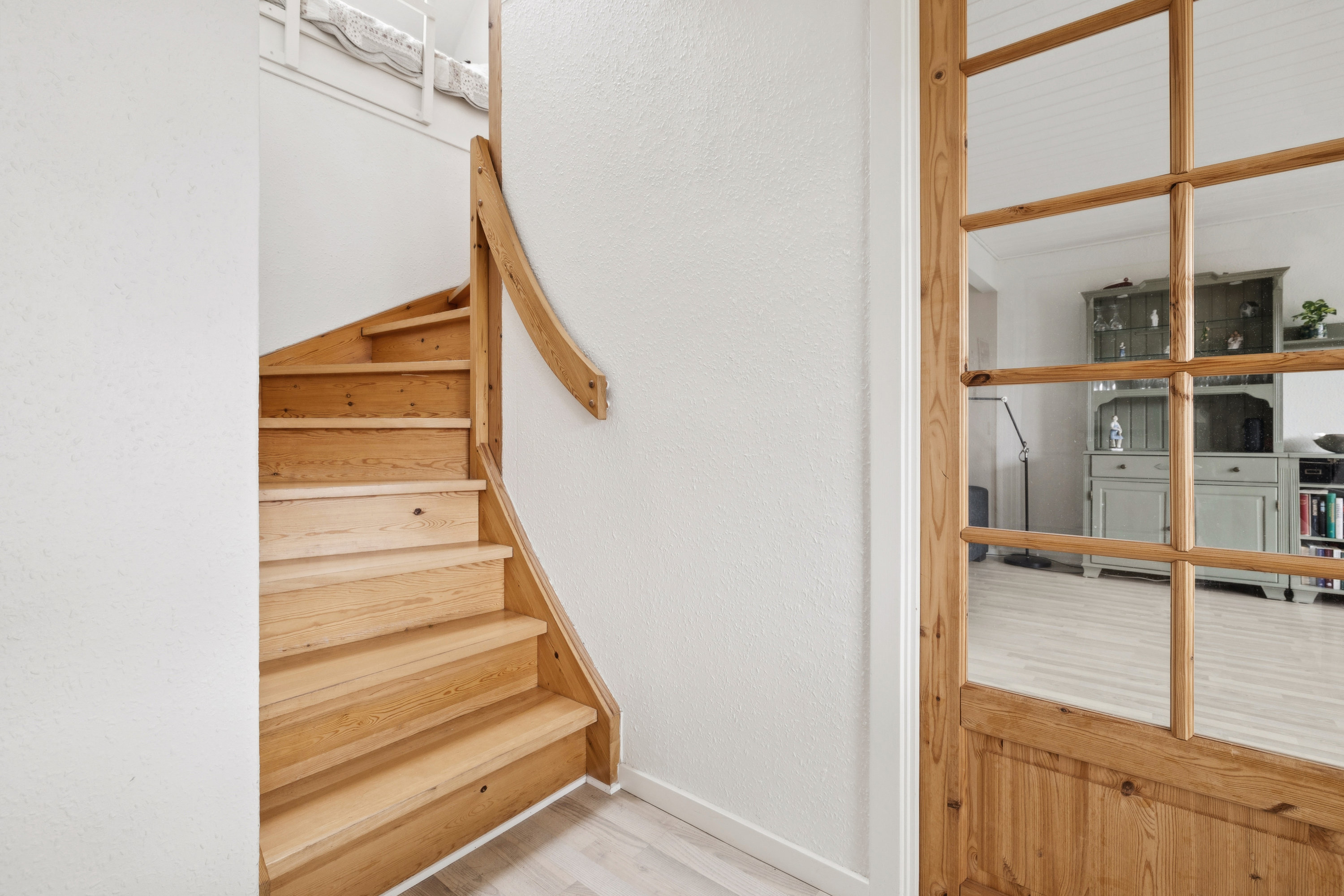 Fremhævet trappe billede i fuldskærmstilstand. Billede af Morbærvej 3, 9500 Hobro