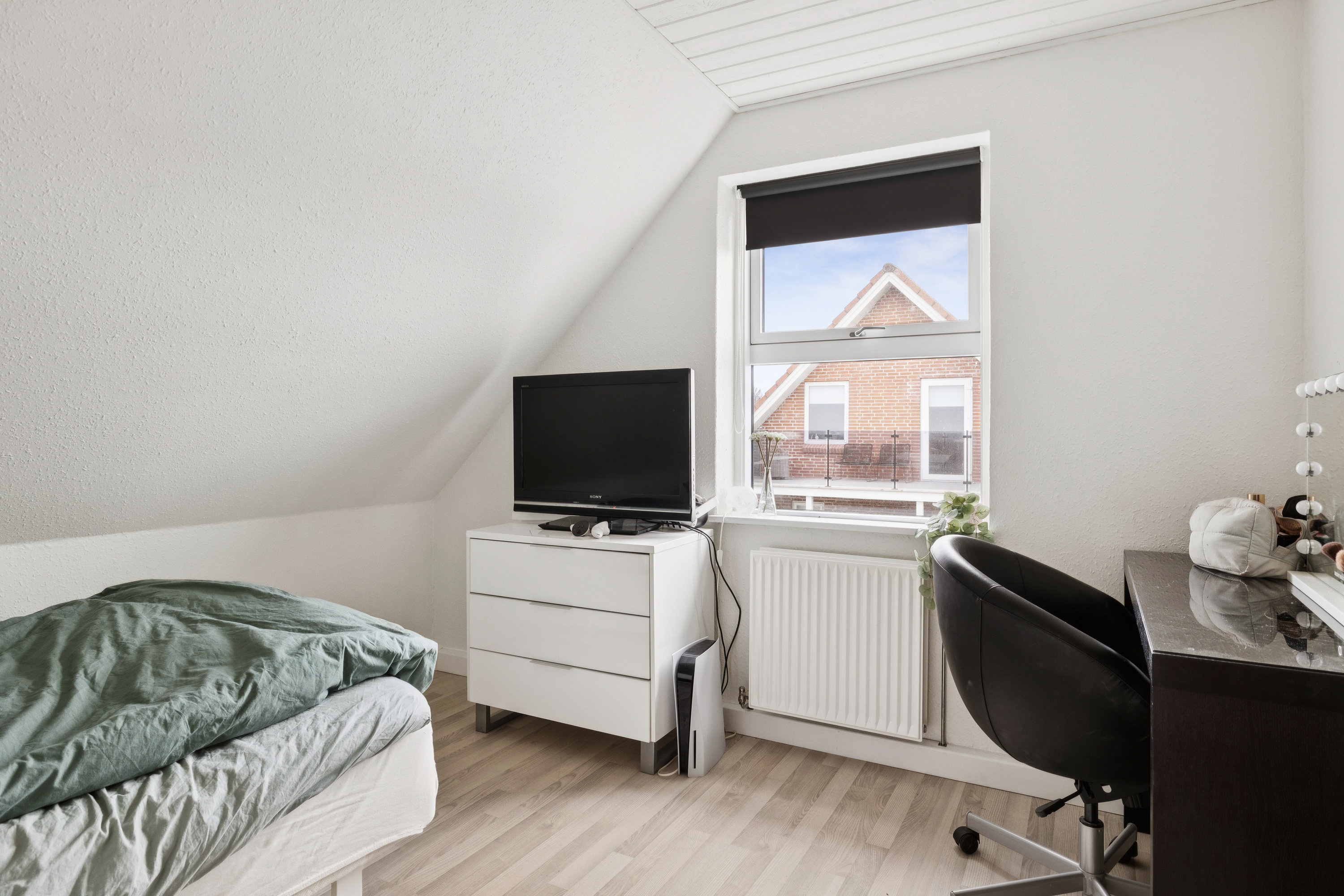 Fremhævet værelse billede i fuldskærmstilstand. Billede af Morbærvej 3, 9500 Hobro