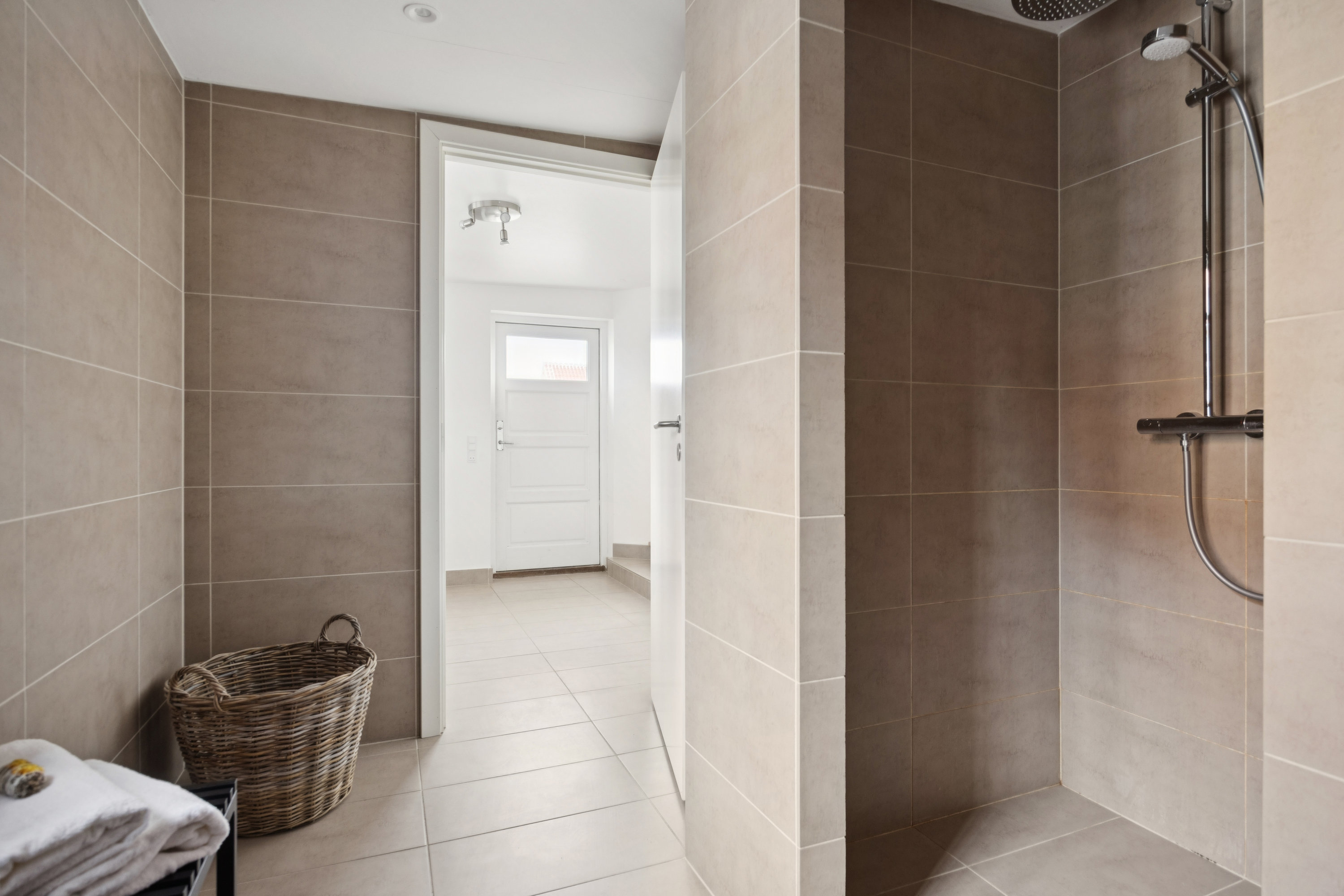 Fremhævet badeværelse billede i fuldskærmstilstand. Billede af Mosegårdsvej 1, 9990 Skagen