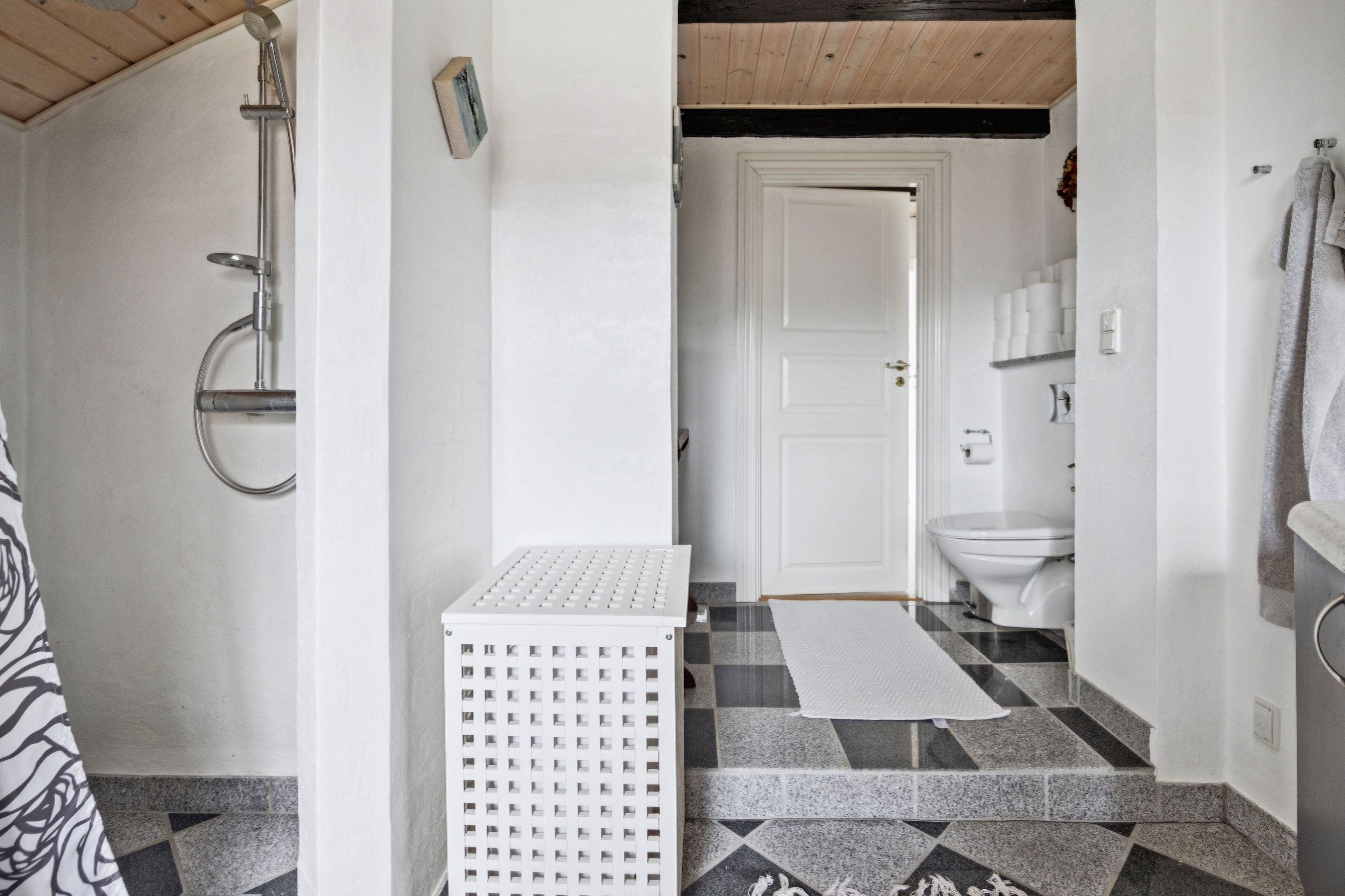 Fremhævet gang billede i fuldskærmstilstand. Billede af Knudshoved 10, 9370 Hals