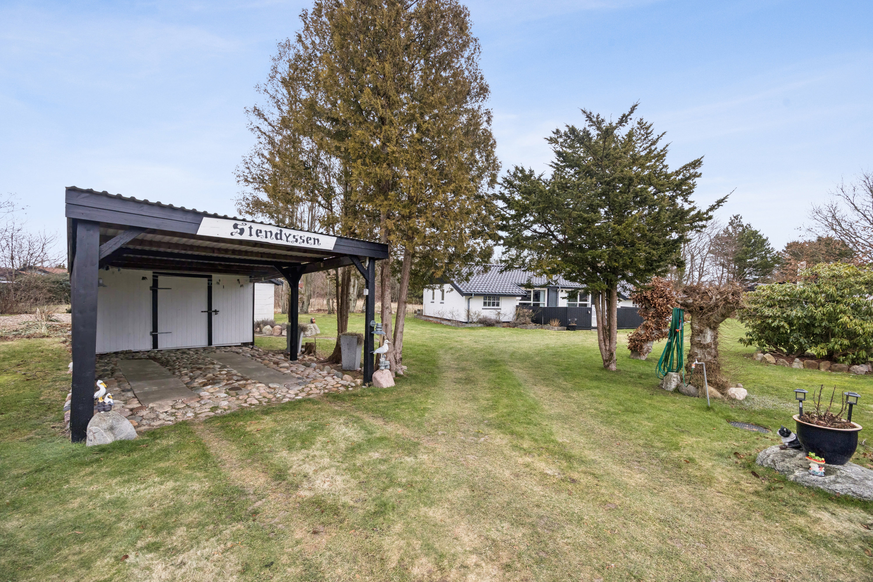 Fremhævet andet billede i fuldskærmstilstand. Billede af Knudshoved 10, 9370 Hals