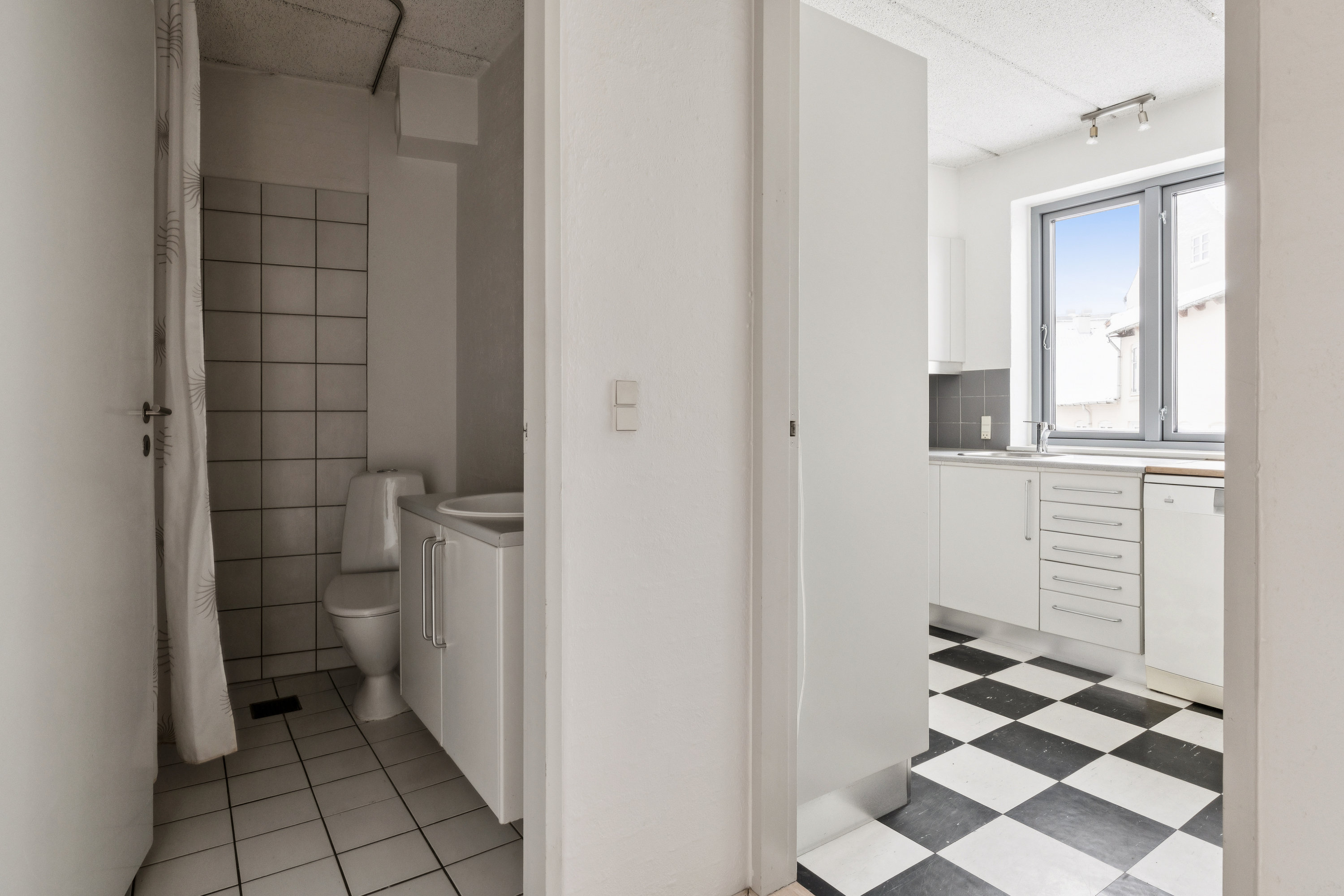 Fremhævet badeværelse billede i fuldskærmstilstand. Billede af Søndergade 7, 1. tv., 9000 Aalborg