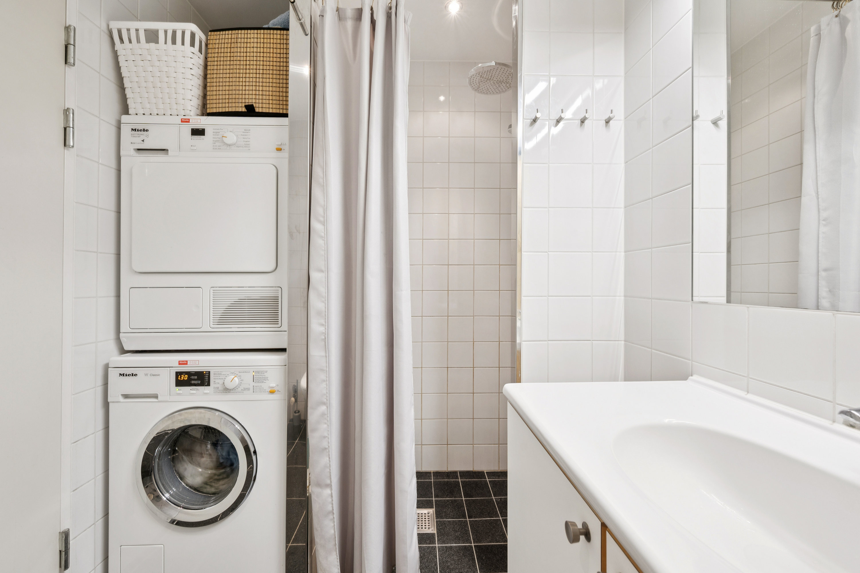 Fremhævet badeværelse billede i fuldskærmstilstand. Billede af Langelinieparken 3A, st.. 2., 8000 Aarhus C