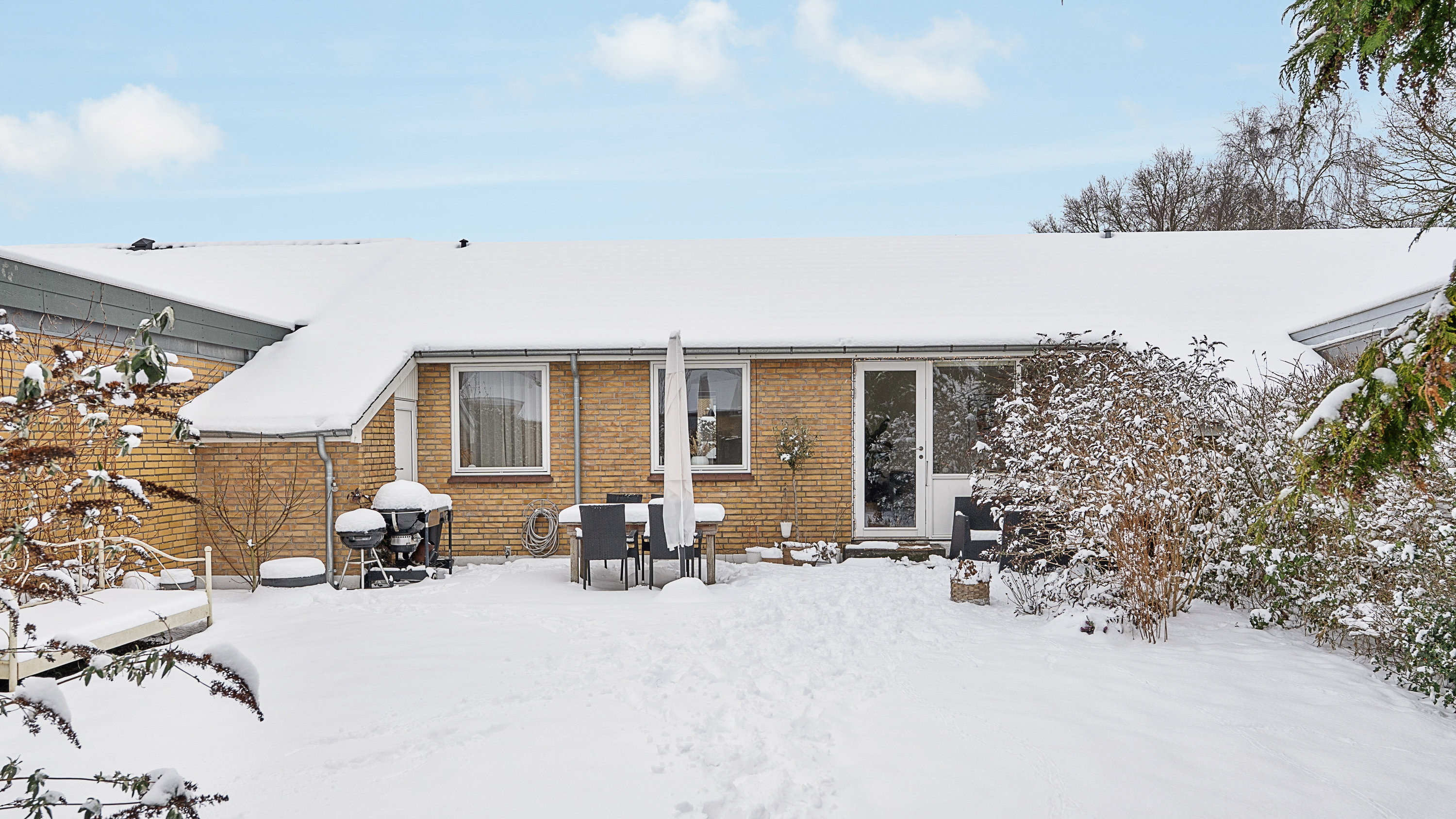 Fremhævet facade billede i fuldskærmstilstand. Billede af Saxovej 131, 5210 Odense NV