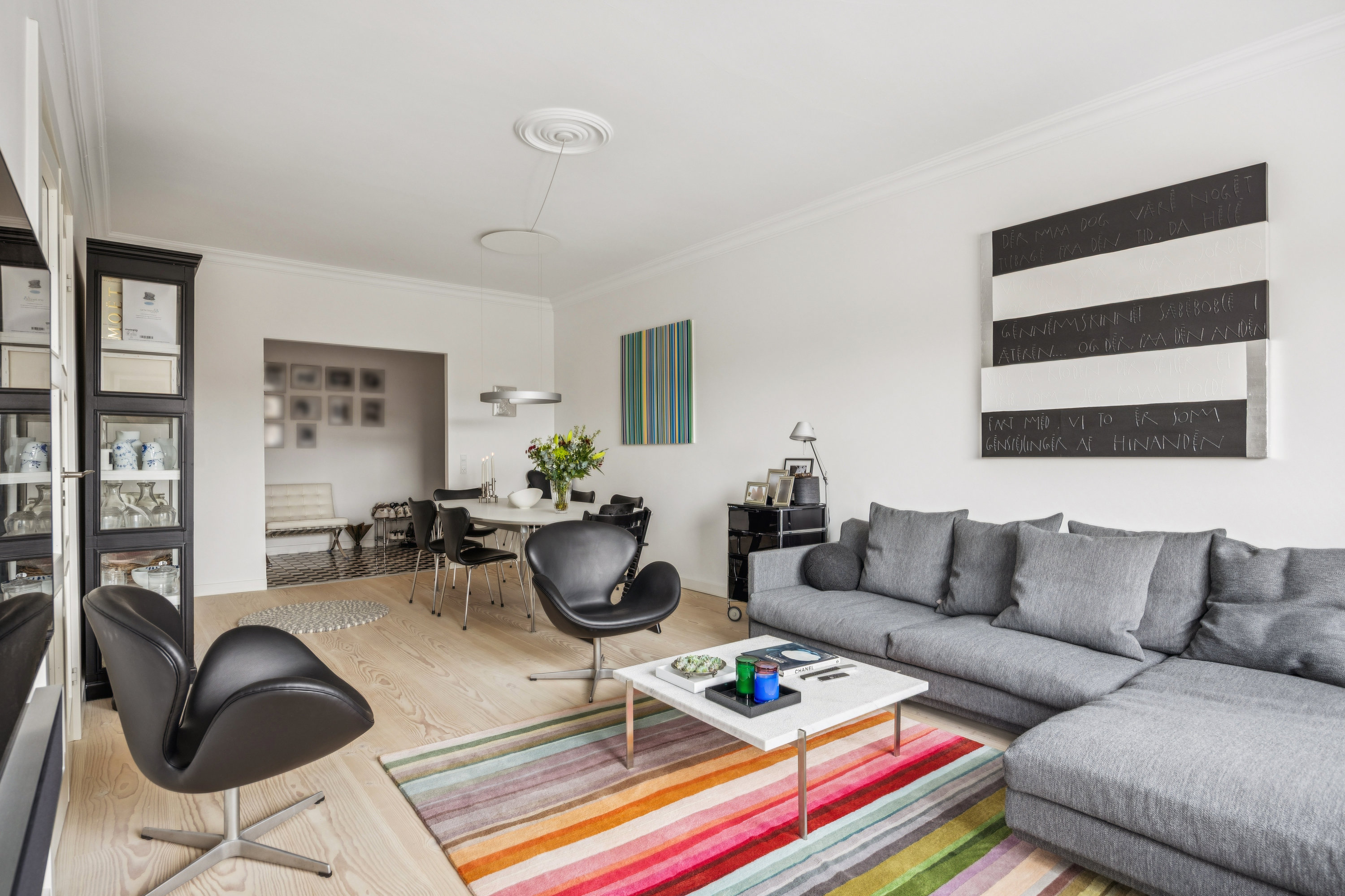 Fremhævet stue billede i fuldskærmstilstand. Billede af Aksel Møllers Have 24, 3. mf., 2000 Frederiksberg