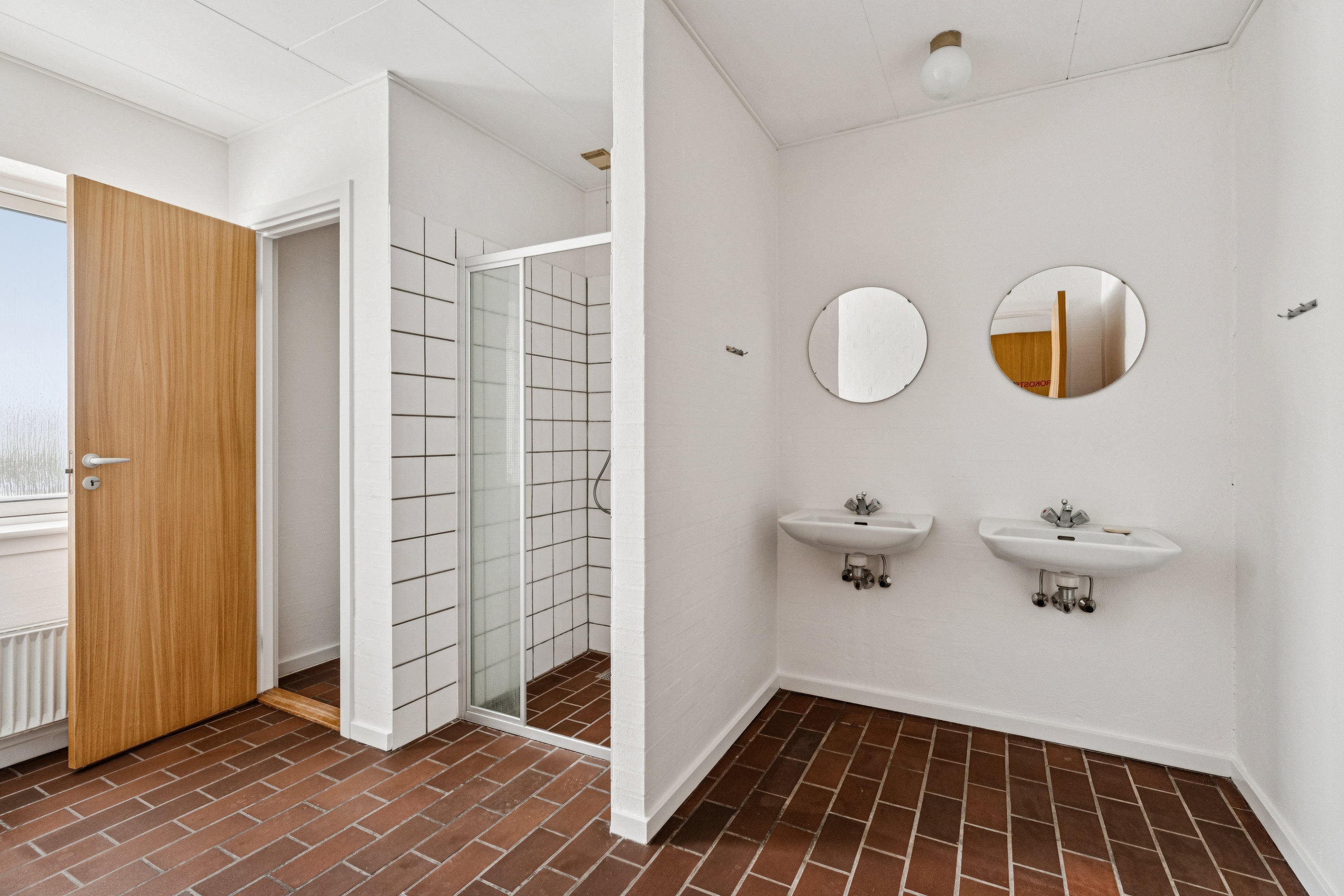 Fremhævet badeværelse billede i fuldskærmstilstand. Billede af Spergelvej 35, 9270 Klarup