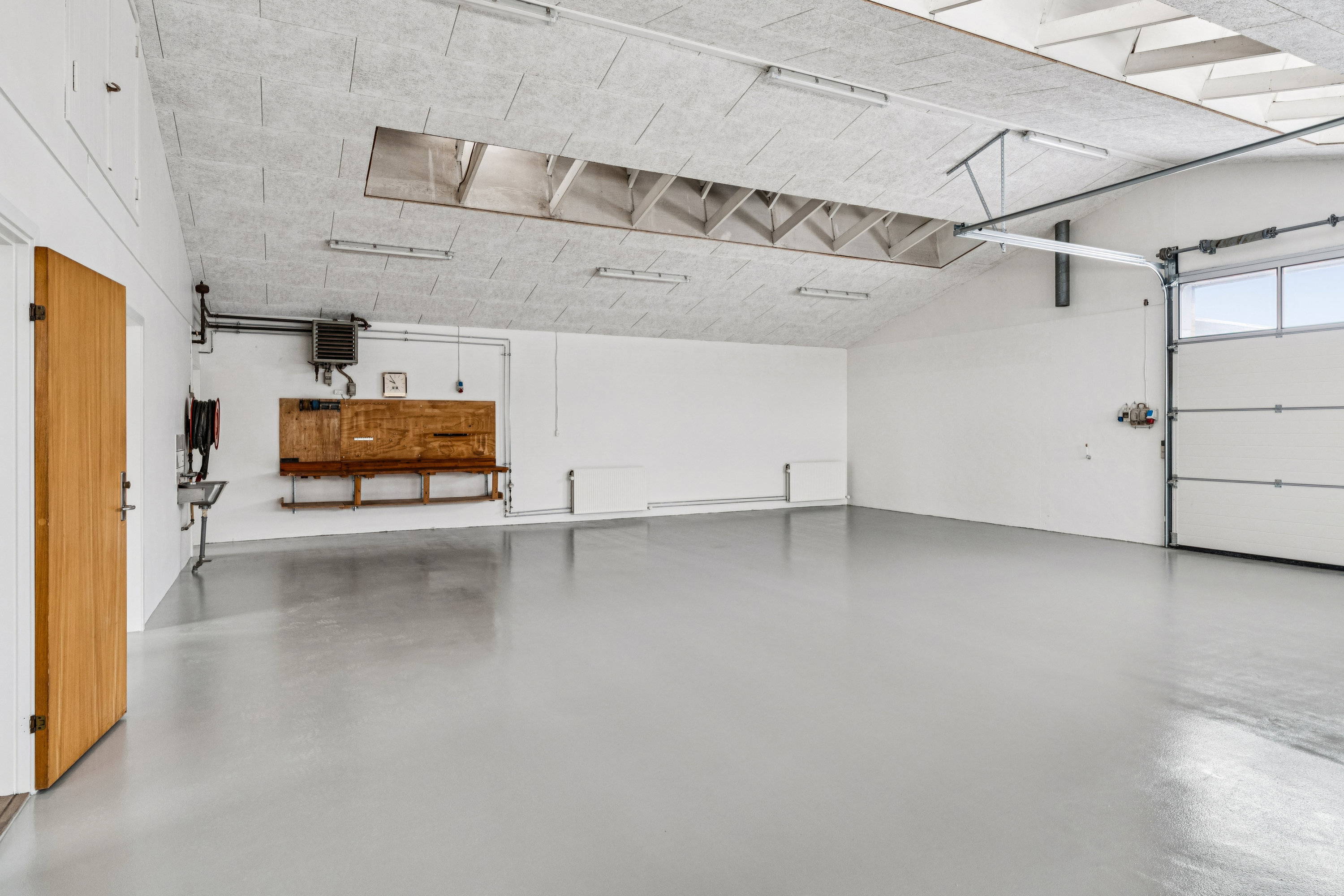 Fremhævet garage billede i fuldskærmstilstand. Billede af Spergelvej 35, 9270 Klarup