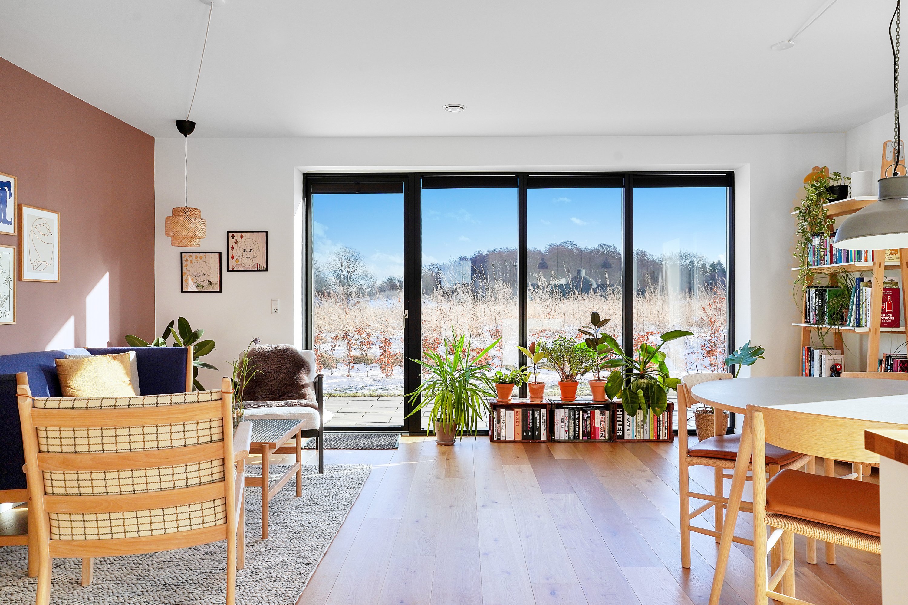 Fremhævet stue billede i fuldskærmstilstand. Billede af Bringegårdene 34, Jonstrup, 3500 Værløse