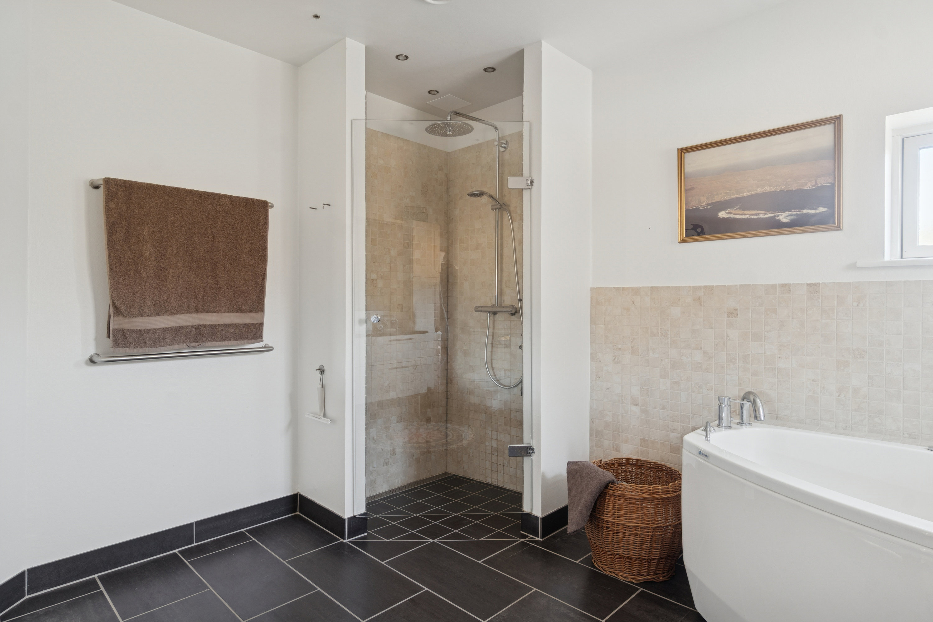 Fremhævet badeværelse billede i fuldskærmstilstand. Billede af Vejgården 86, 4160 Herlufmagle