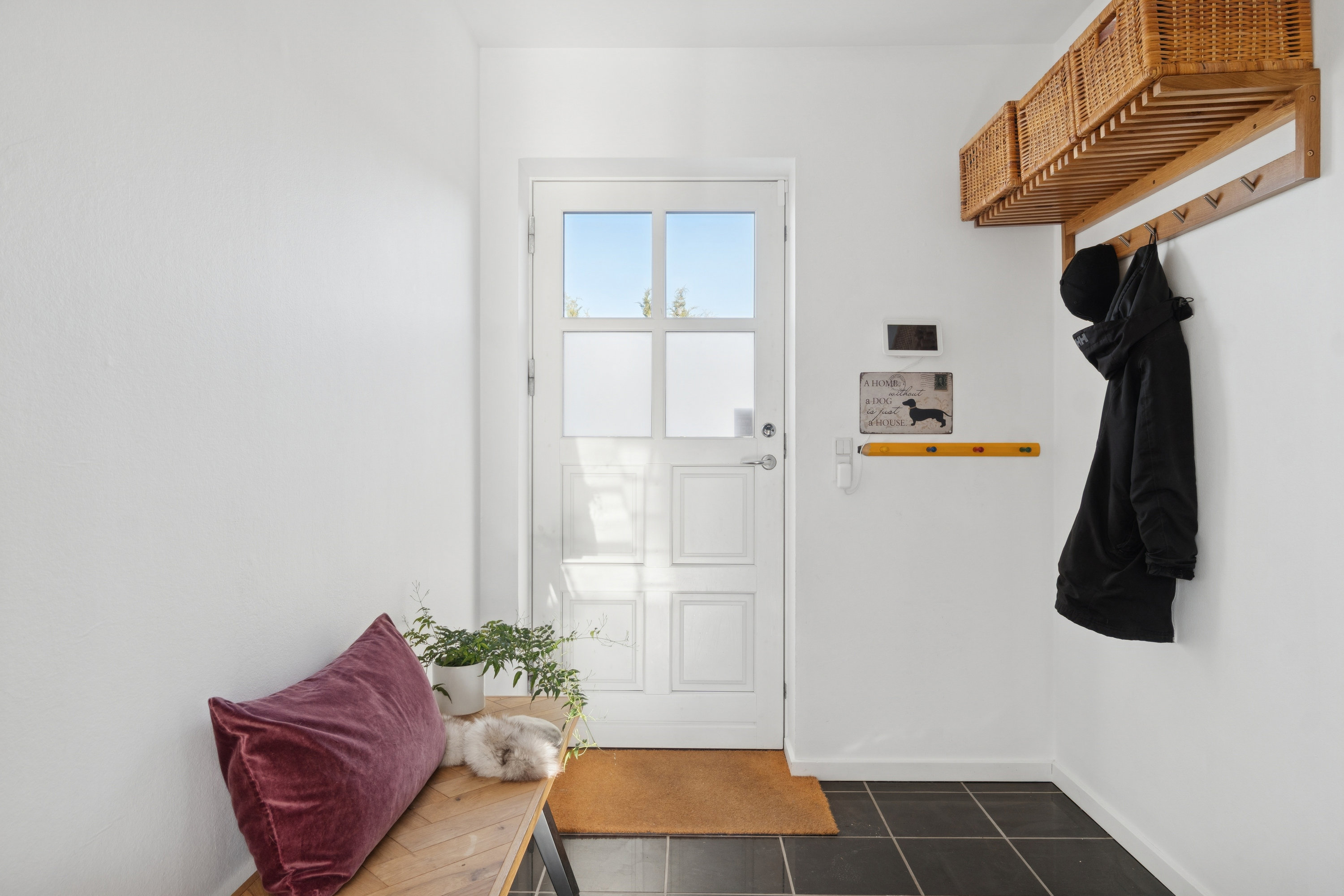 Fremhævet entré billede i fuldskærmstilstand. Billede af Vejgården 86, 4160 Herlufmagle