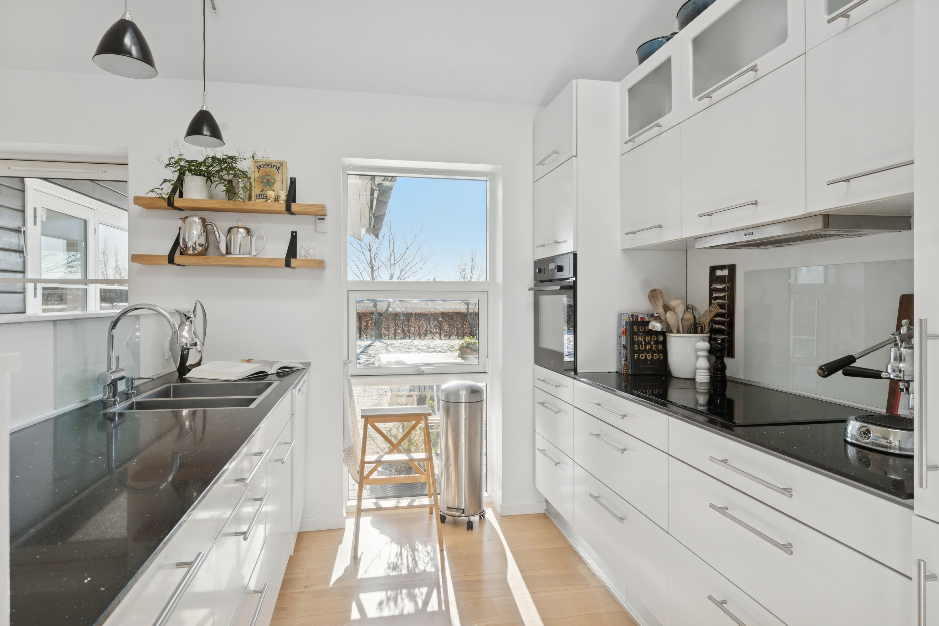 Fremhævet køkken billede i fuldskærmstilstand. Billede af Vejgården 86, 4160 Herlufmagle