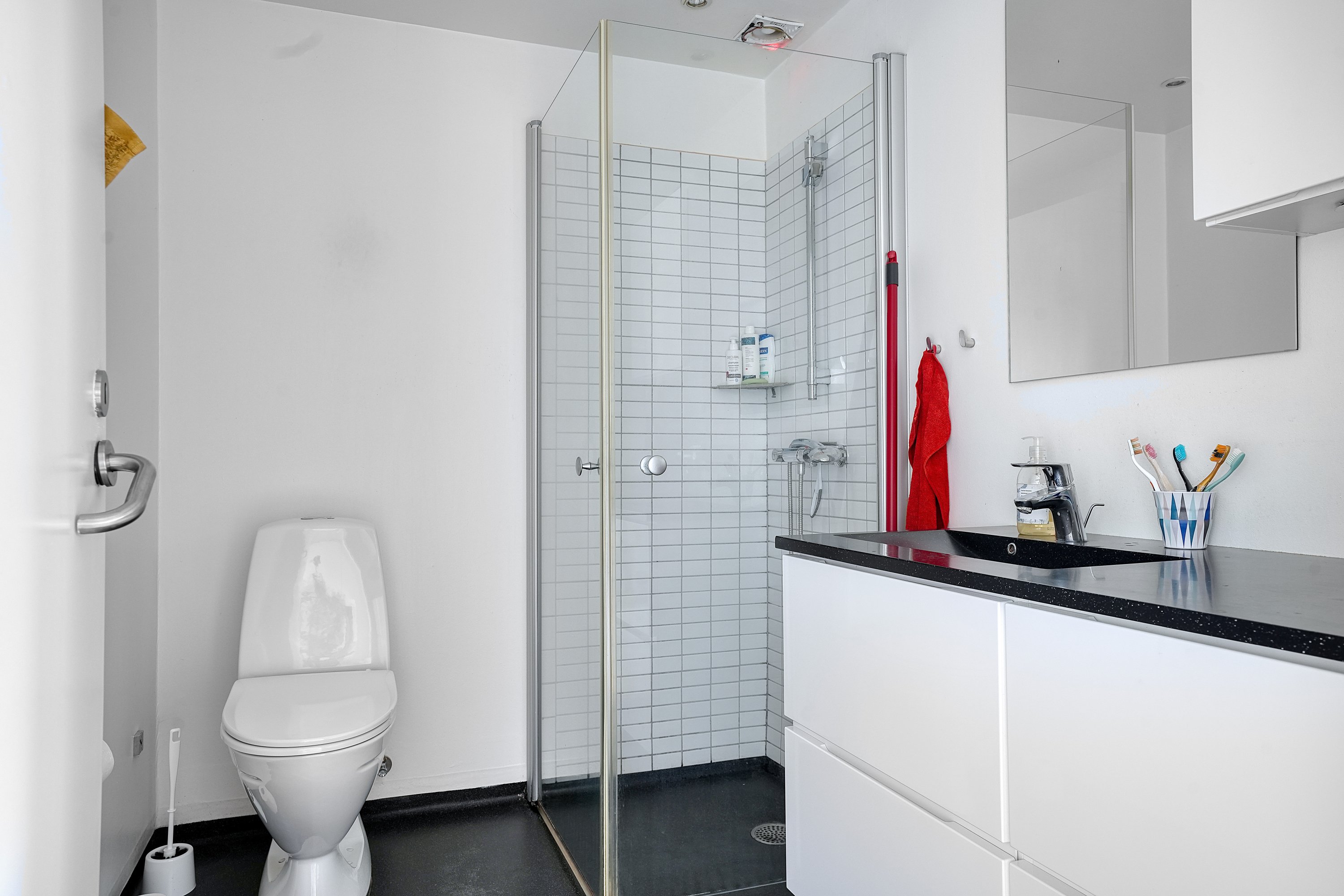 Fremhævet badeværelse billede i fuldskærmstilstand. Billede af Hasselhøj 212, 2990 Nivå