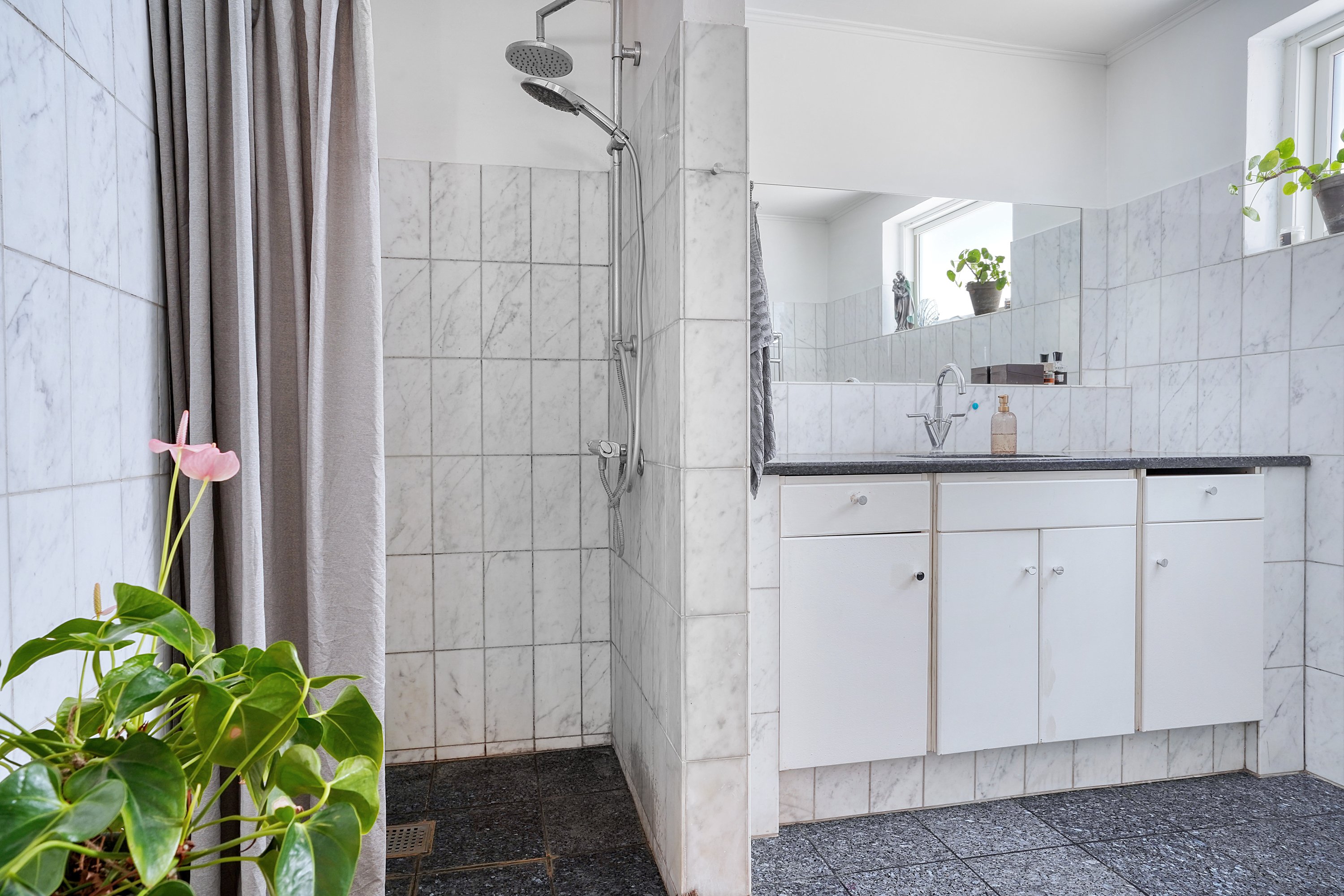 Fremhævet badeværelse billede i fuldskærmstilstand. Billede af Jernbane Alle 4B, 3050 Humlebæk