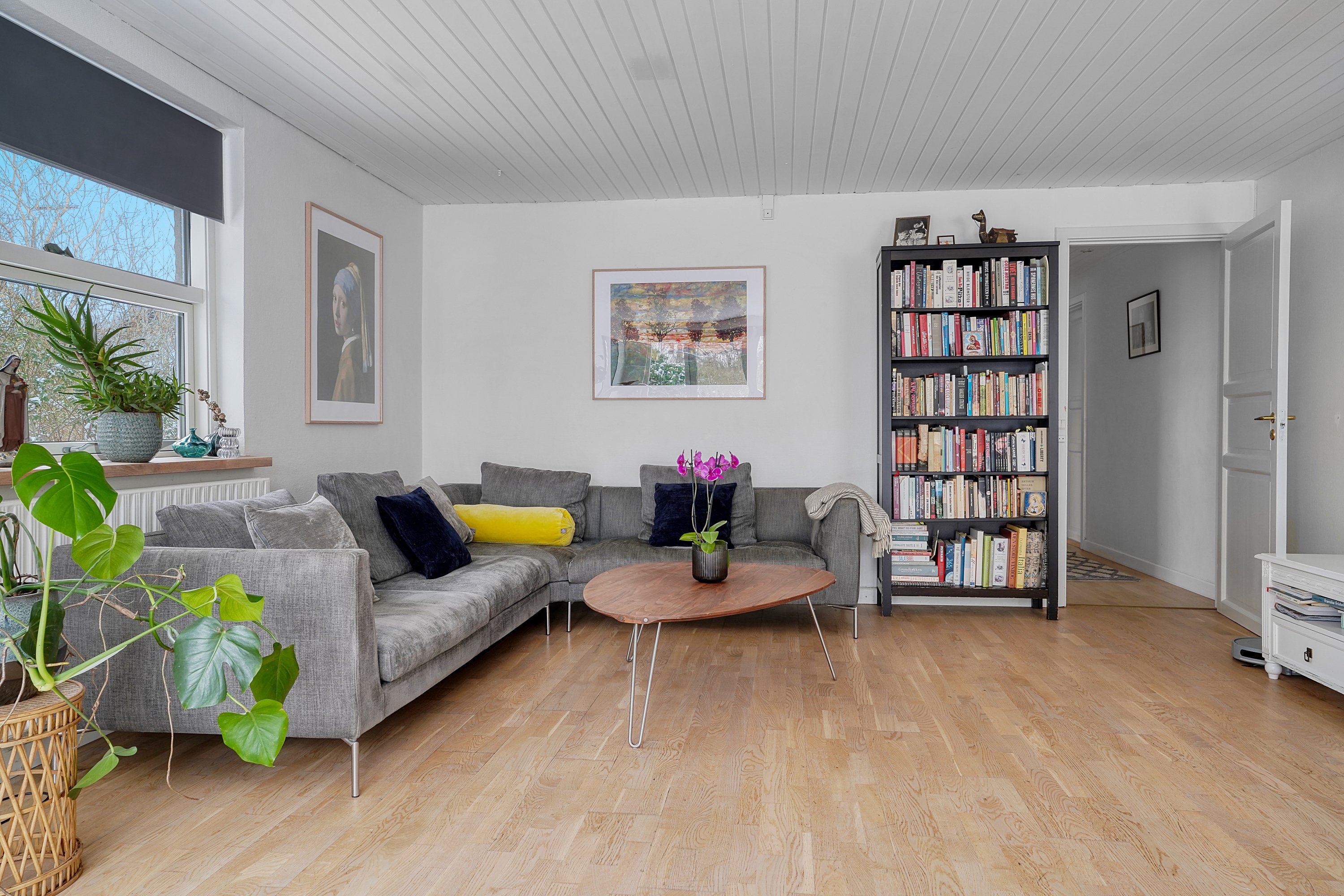 Fremhævet stue billede i fuldskærmstilstand. Billede af Jernbane Alle 4B, 3050 Humlebæk