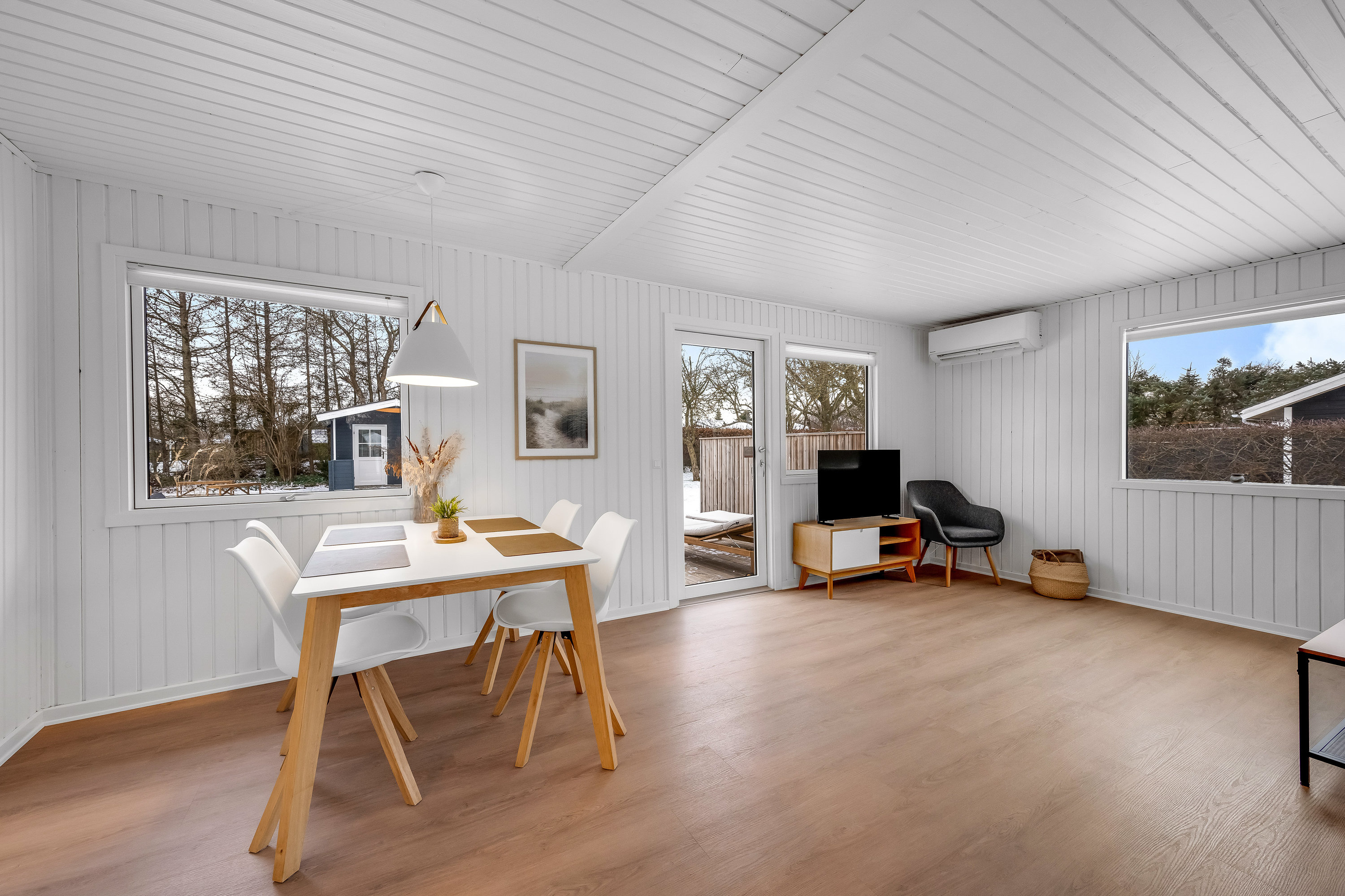 Fremhævet stue billede i fuldskærmstilstand. Billede af Bæverstien 8, Skaven , 6880 Tarm