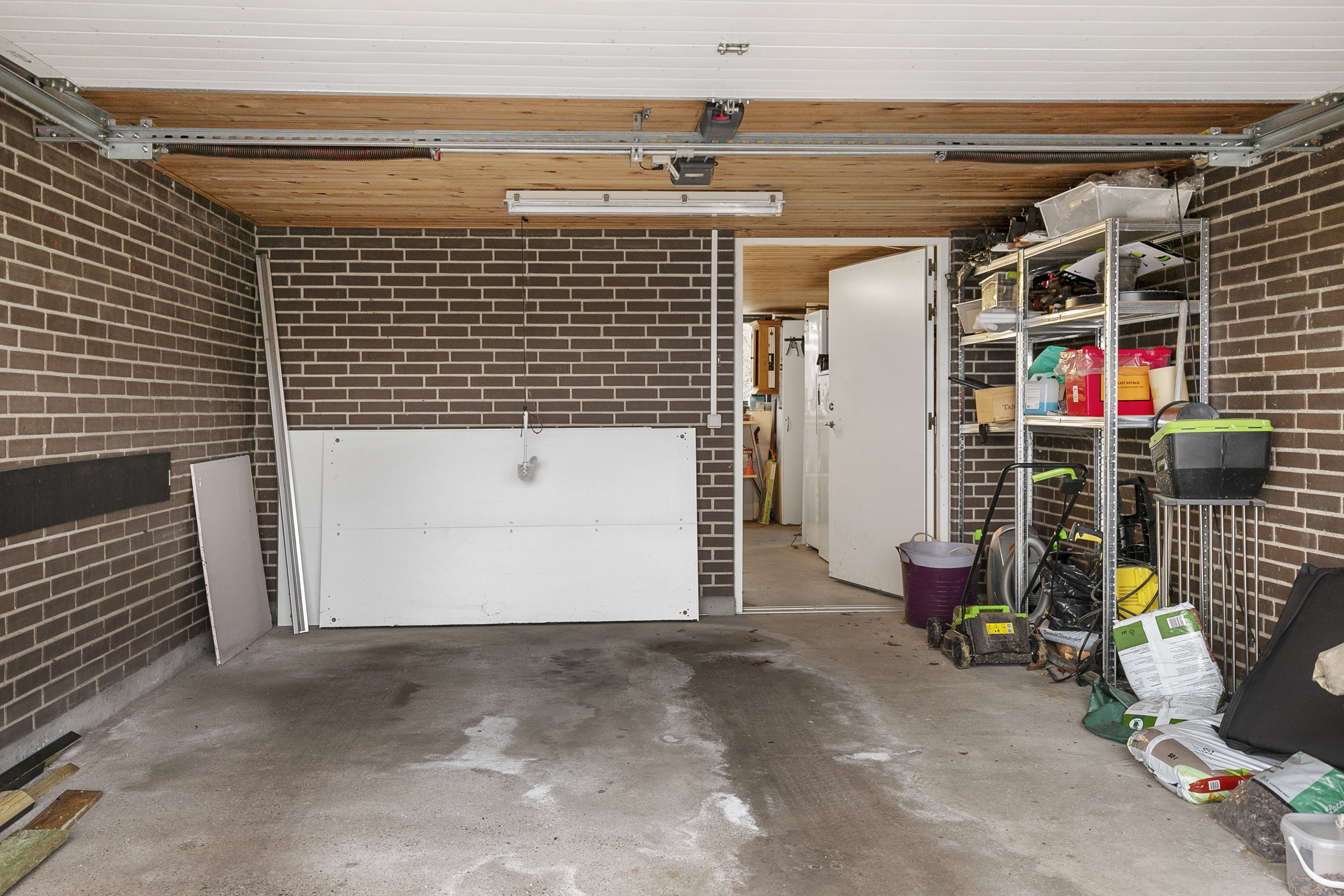 Fremhævet garage billede i fuldskærmstilstand. Billede af Emil Reesens Kvarter 6, 9700 Brønderslev