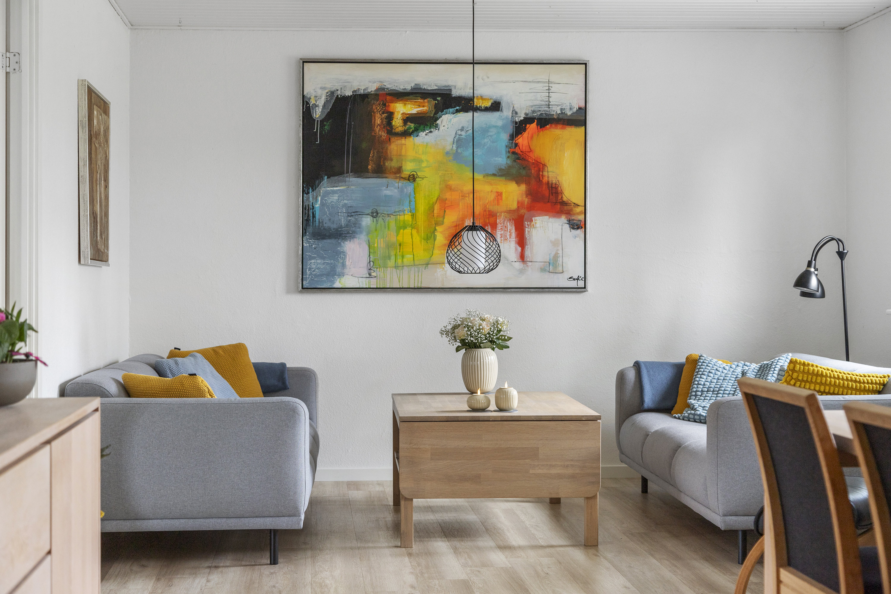 Fremhævet stue billede i fuldskærmstilstand. Billede af Emil Reesens Kvarter 6, 9700 Brønderslev