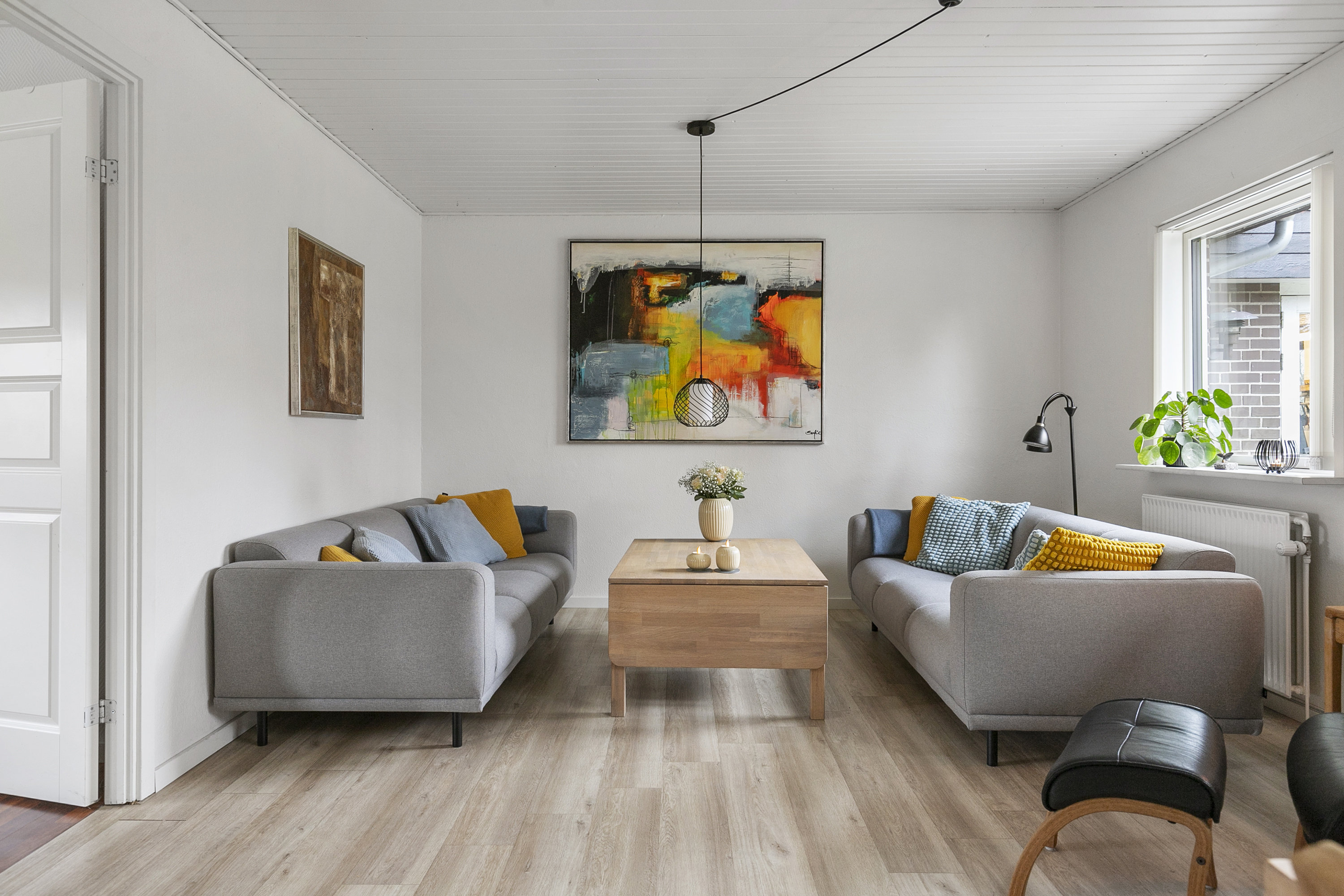 Fremhævet stue billede i fuldskærmstilstand. Billede af Emil Reesens Kvarter 6, 9700 Brønderslev