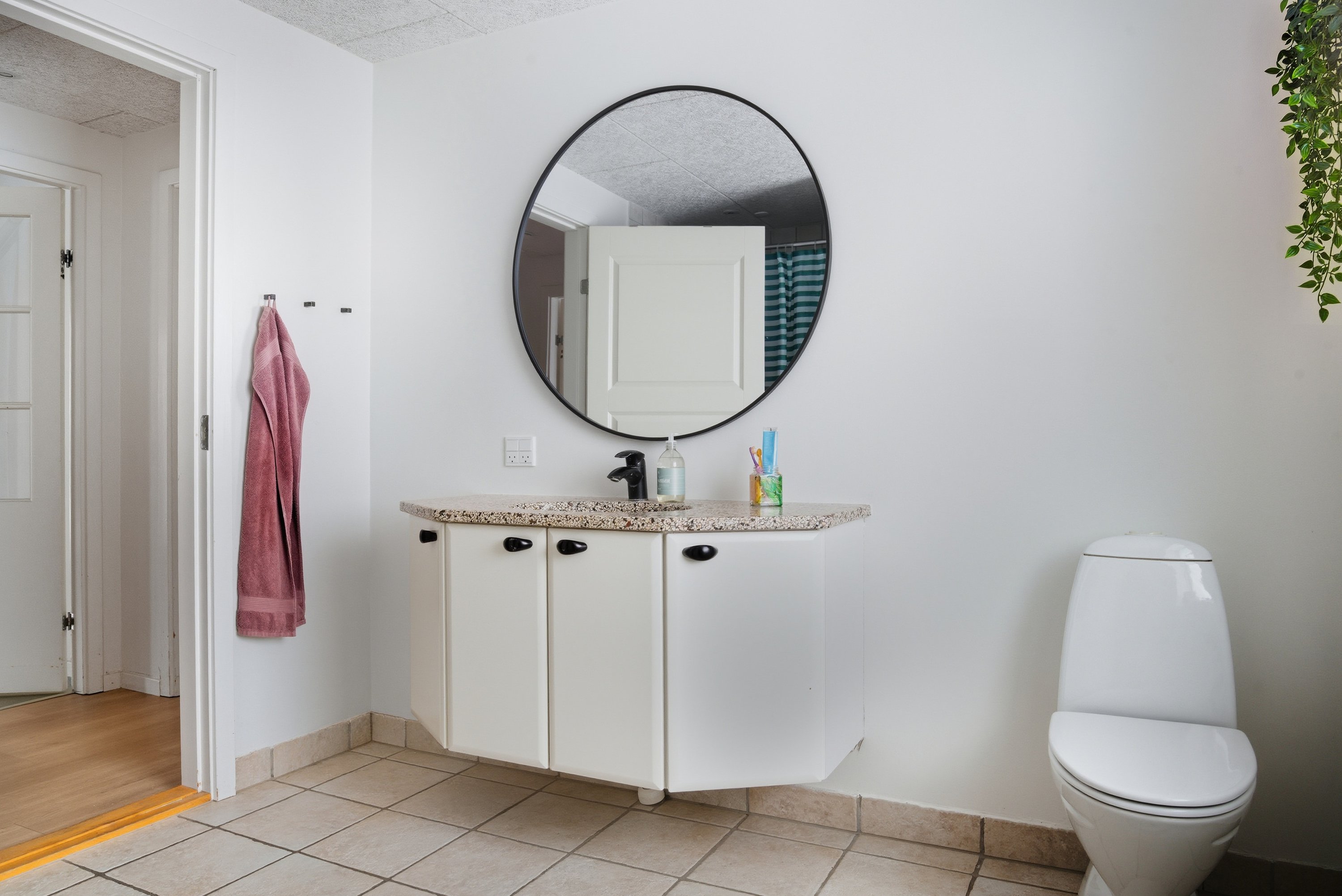 Fremhævet badeværelse billede i fuldskærmstilstand. Billede af Slåenvej 150, Mejdal, 7500 Holstebro