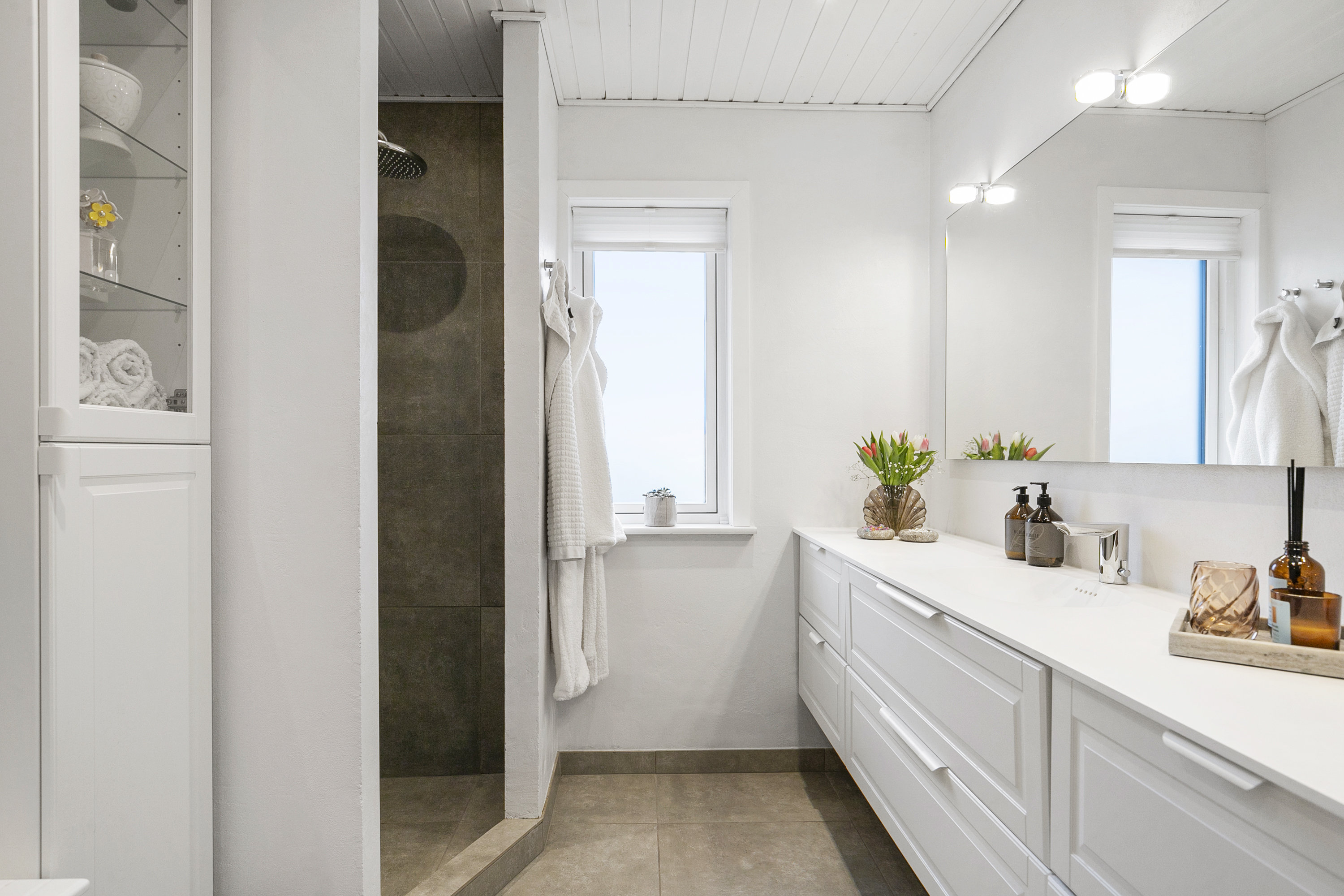 Fremhævet badeværelse billede i fuldskærmstilstand. Billede af Emil Reesens Kvarter 6, 9700 Brønderslev