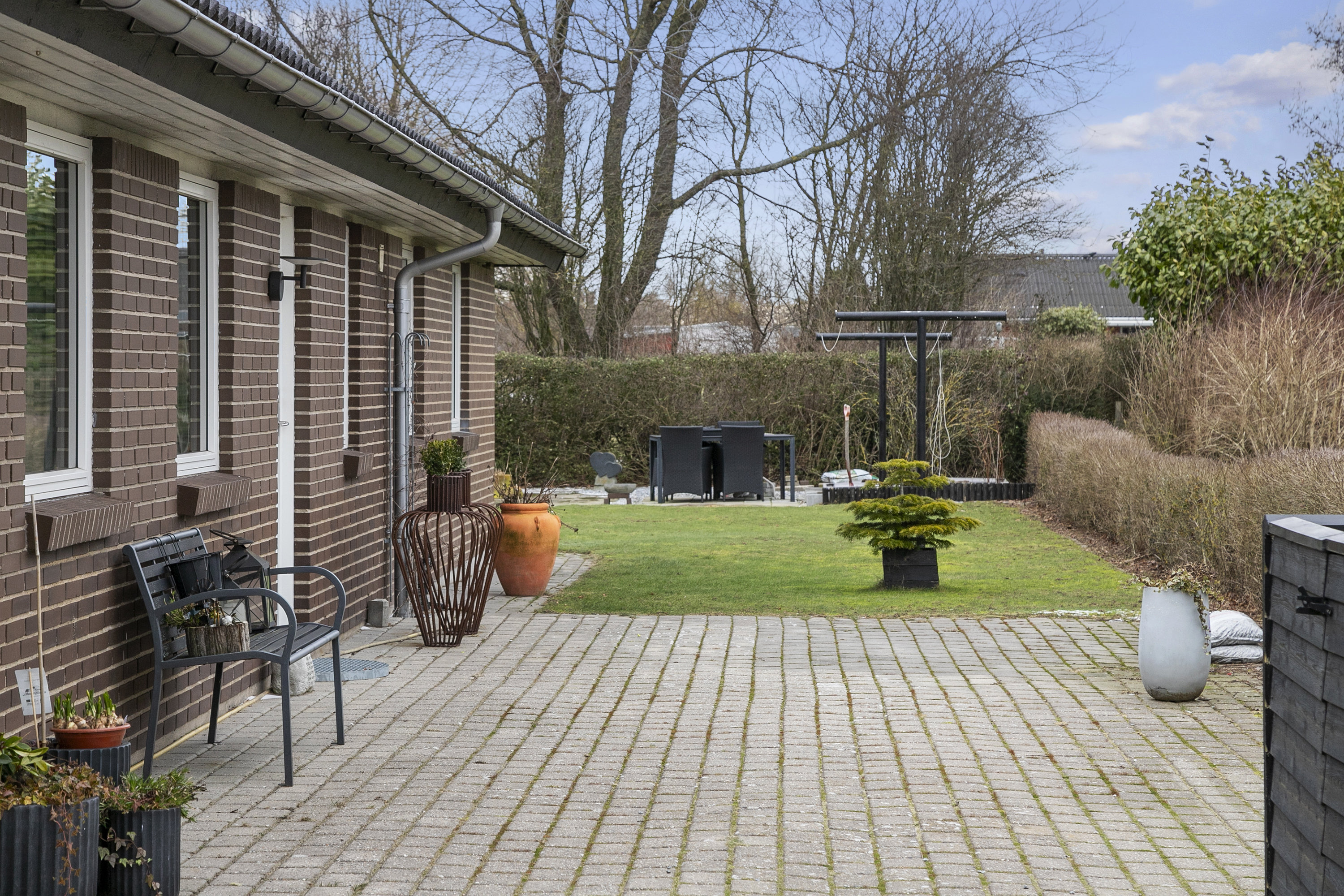 Fremhævet forhave billede i fuldskærmstilstand. Billede af Emil Reesens Kvarter 6, 9700 Brønderslev