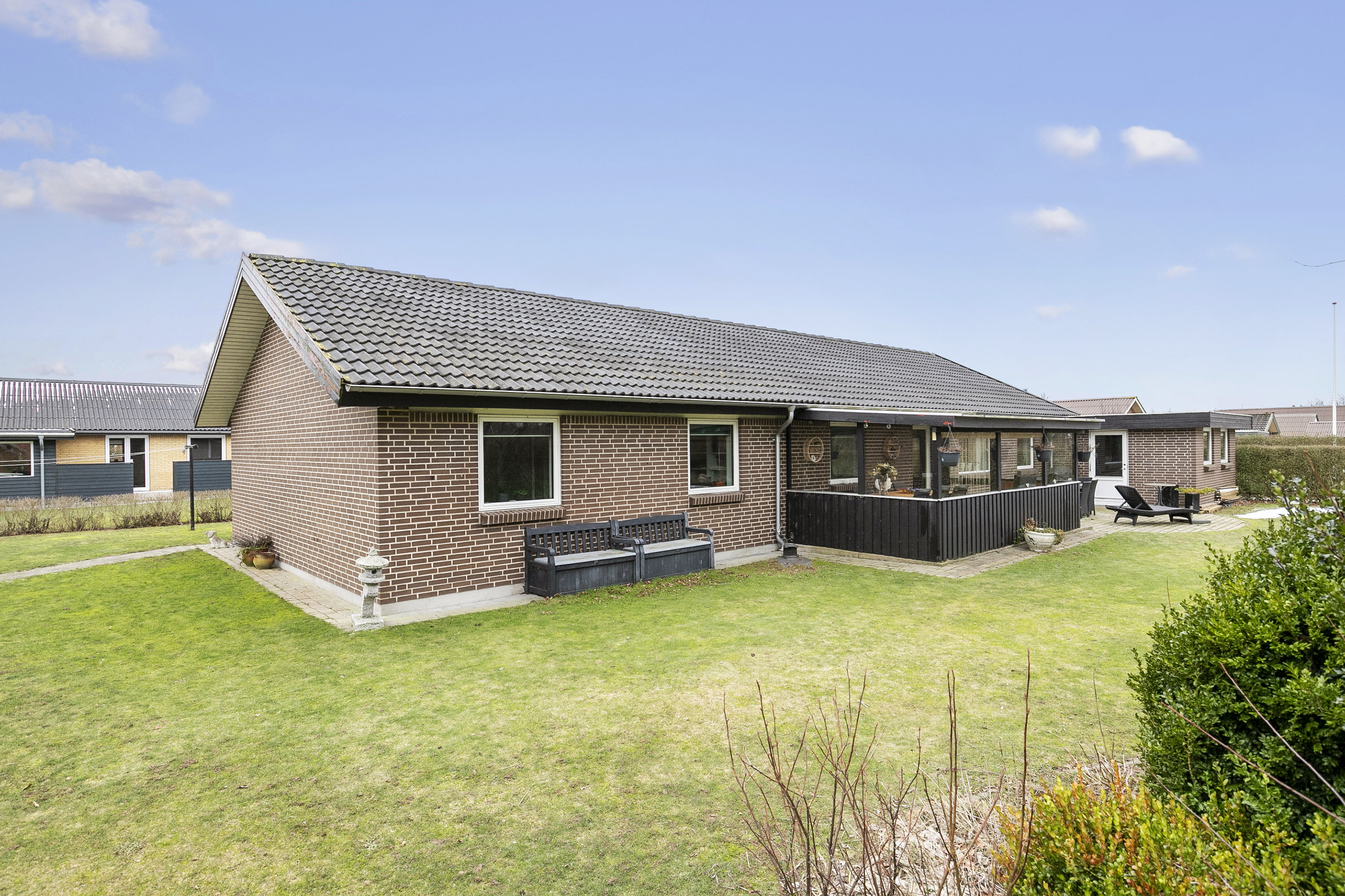 Fremhævet facade billede i fuldskærmstilstand. Billede af Emil Reesens Kvarter 6, 9700 Brønderslev