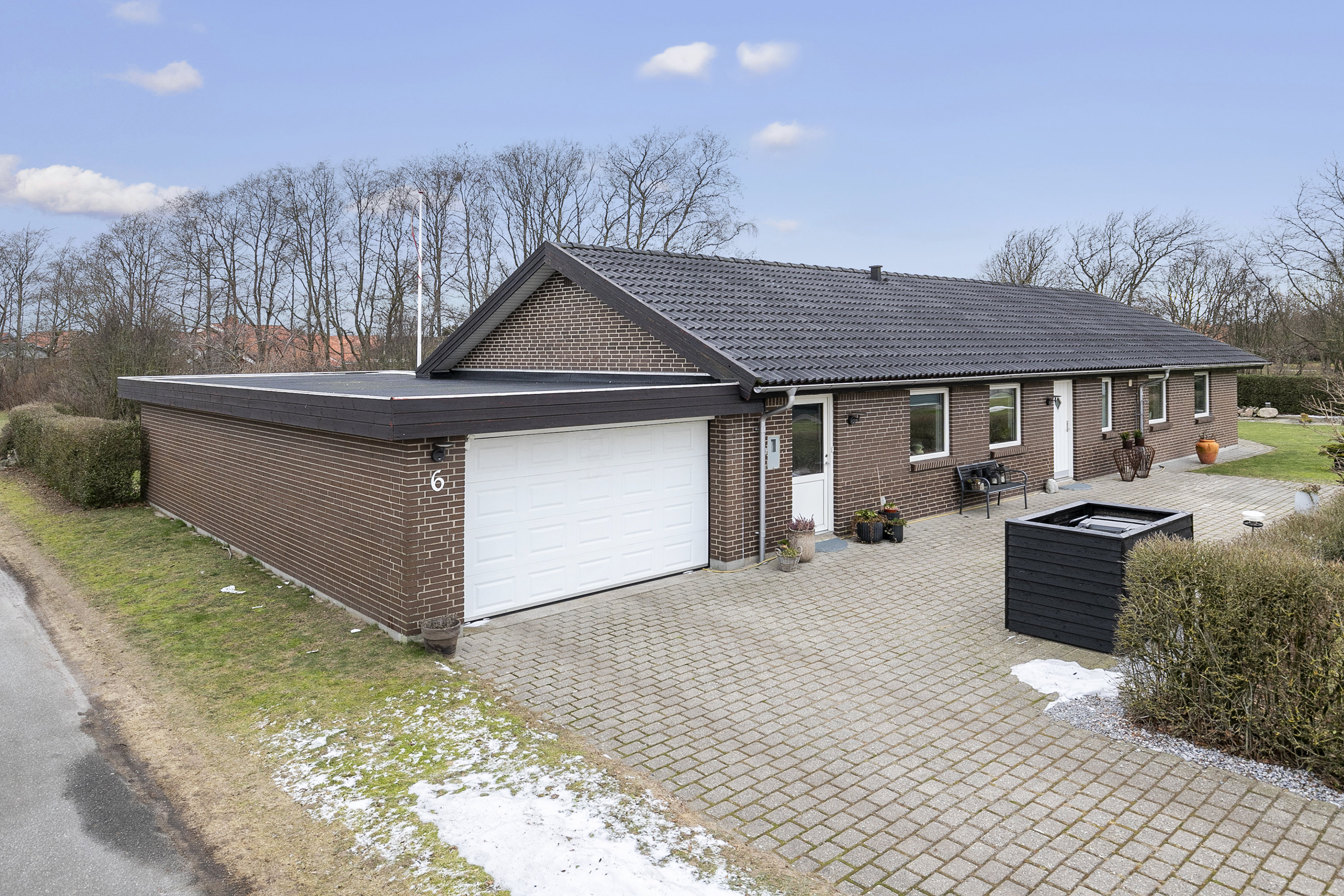 Fremhævet facade billede i fuldskærmstilstand. Billede af Emil Reesens Kvarter 6, 9700 Brønderslev