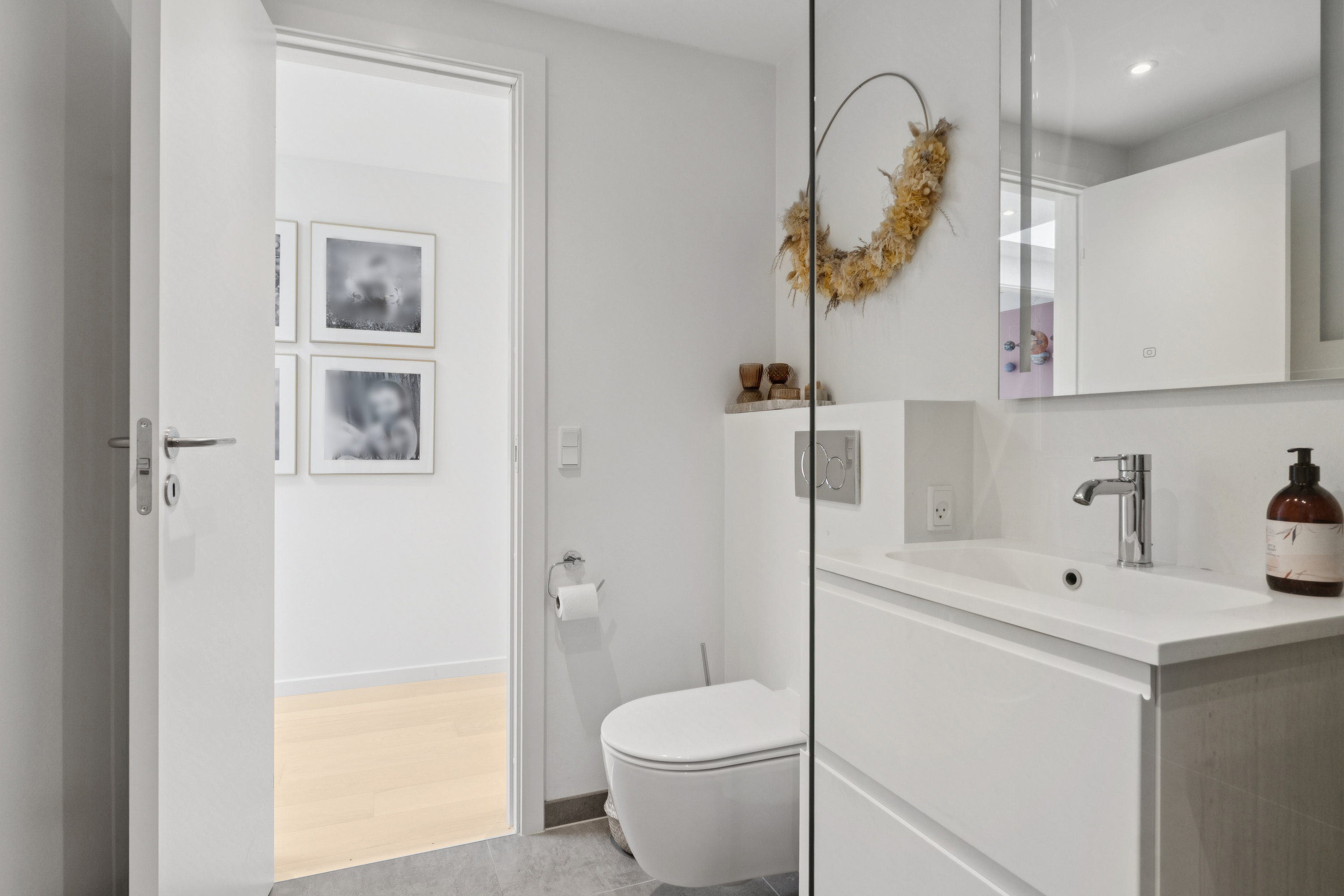 Fremhævet  billede i fuldskærmstilstand. Billede af Hellevangen 34, Gug, 9210 Aalborg SØ